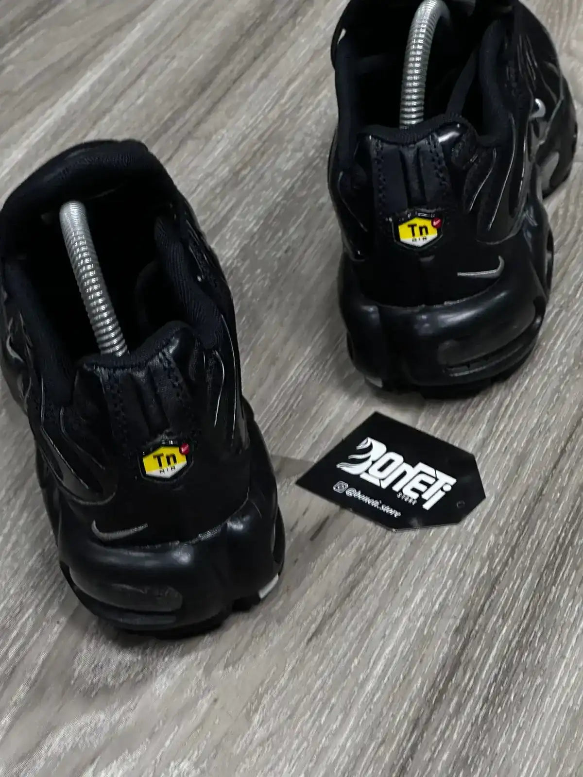 TÊNIS NK AIR MAX PLUS TN - BLACK SILVER