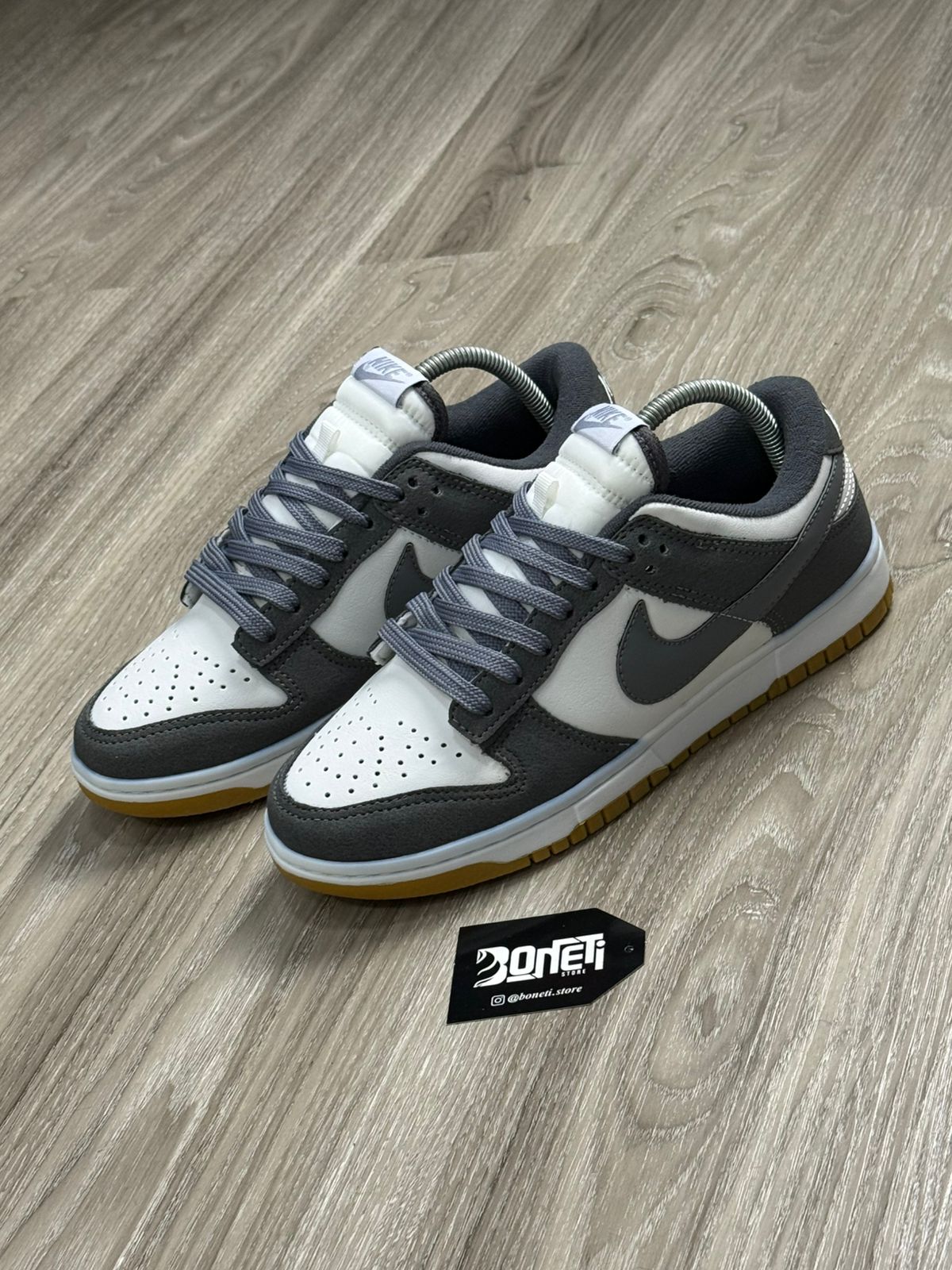 TÊNIS NK DUNK - SMOKE GREY GUM