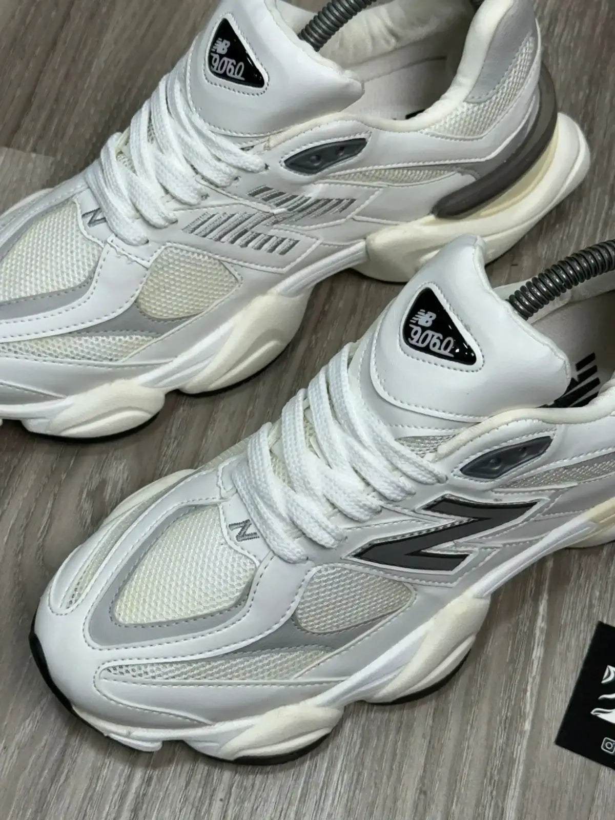 TÊNIS NB 9060 - BEGE