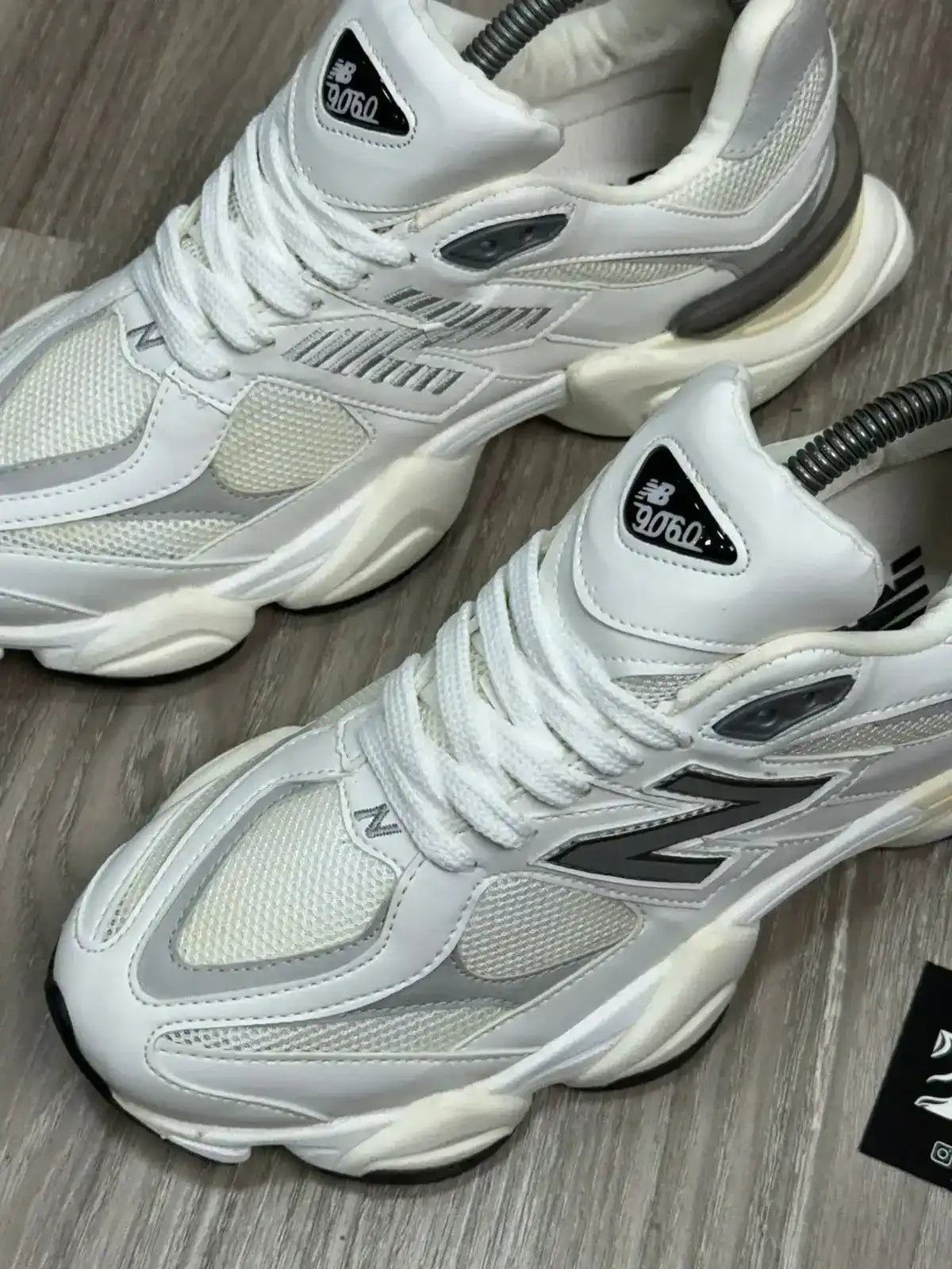 TÊNIS NB 9060 - BEGE