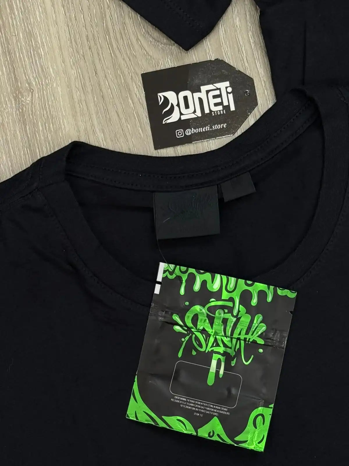 CAMISETA SYNA WORLD PILL - PRETA