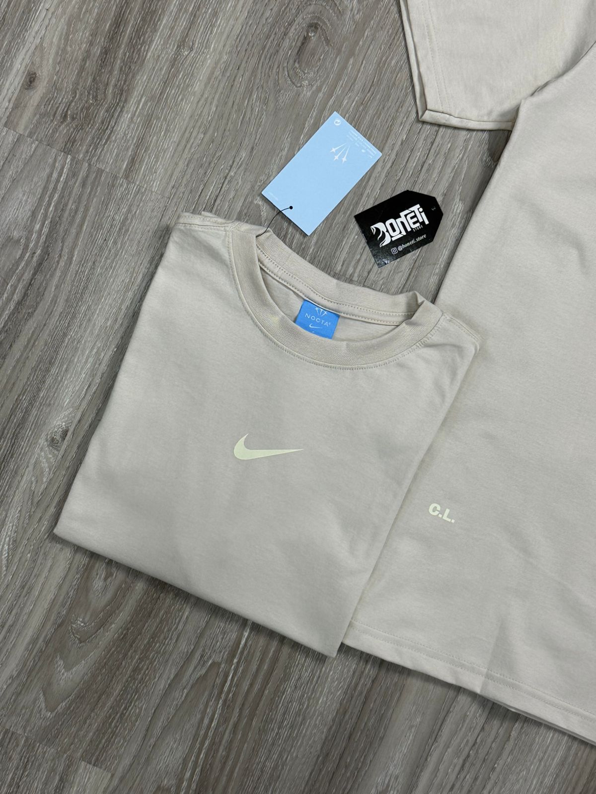 CAMISETA NK NOCTA ALWAYS - BEGE