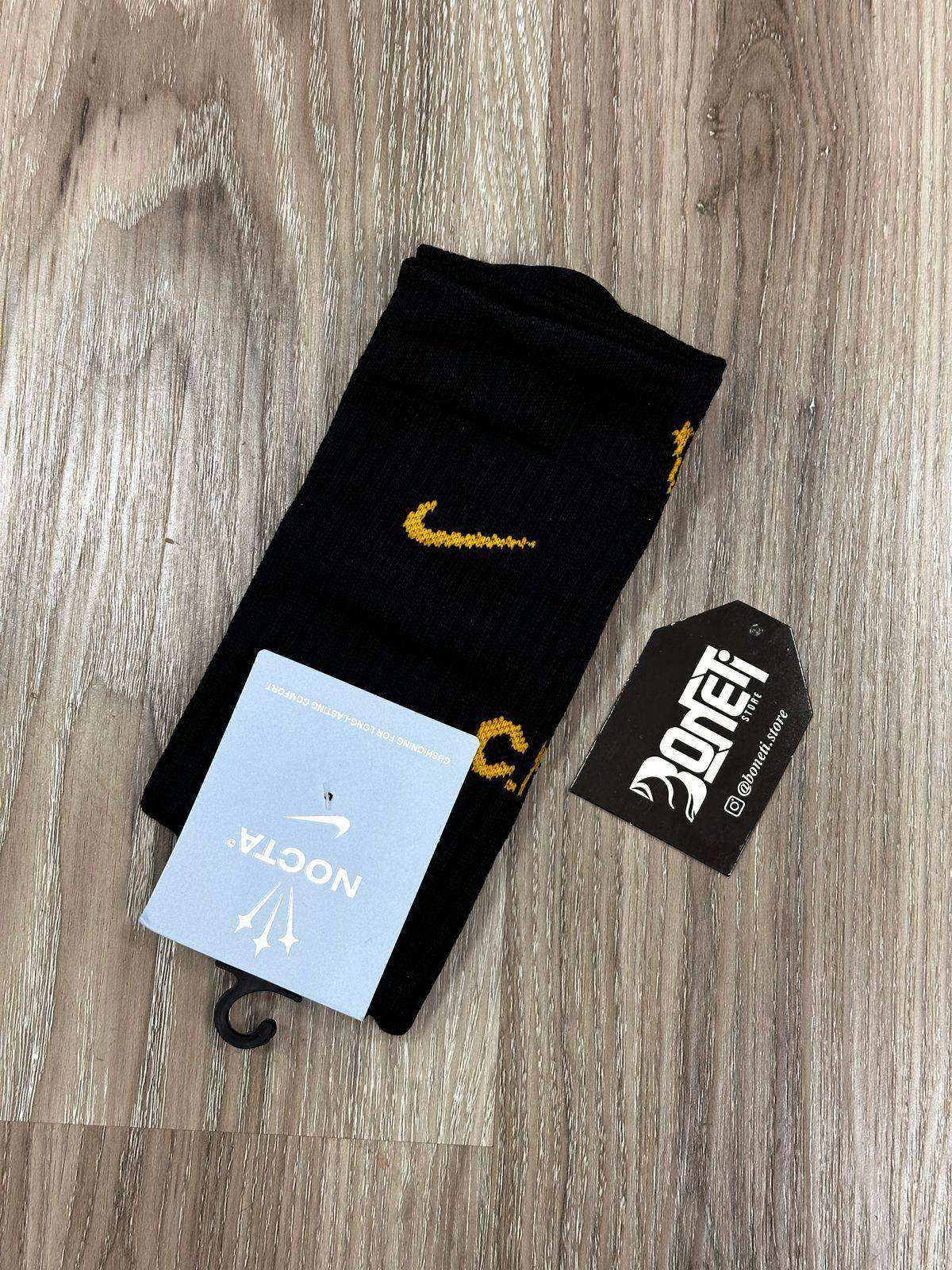 MEIA CANO ALTO NK X NOCTA - PRETO E AMARELO