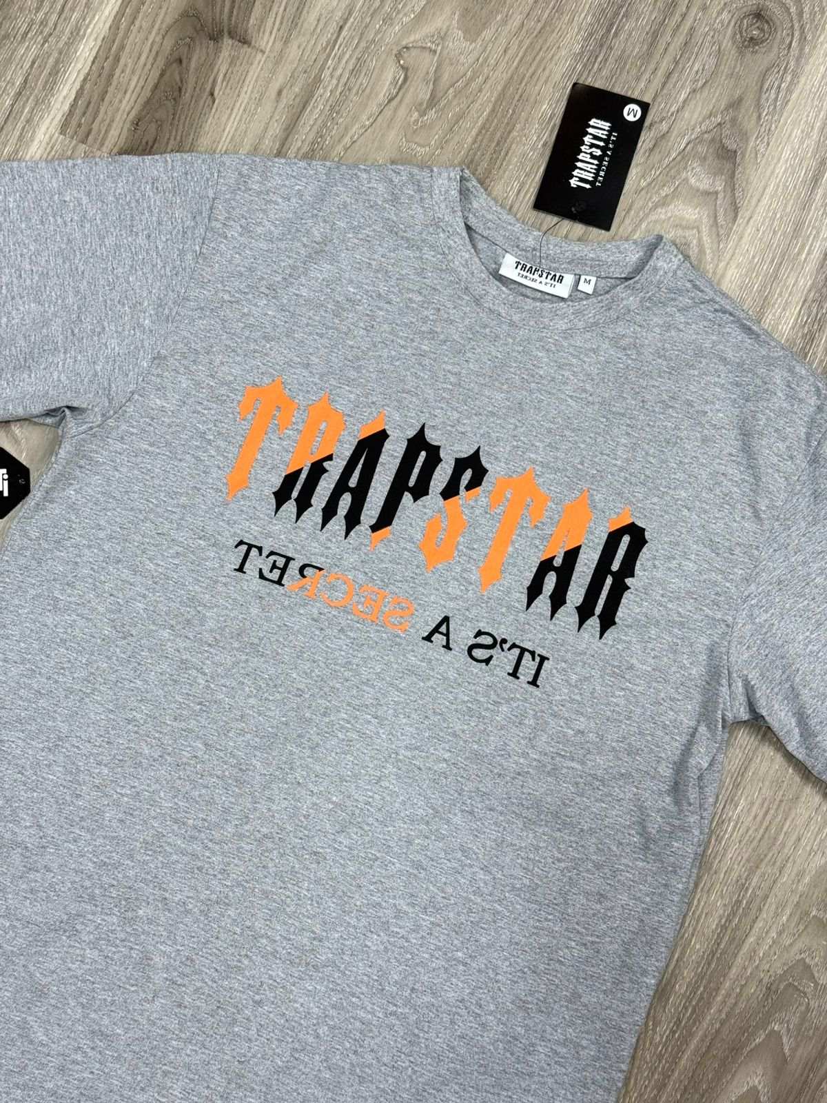 CAMISETA TRAPSTAR ITS A SECRET - CINZA