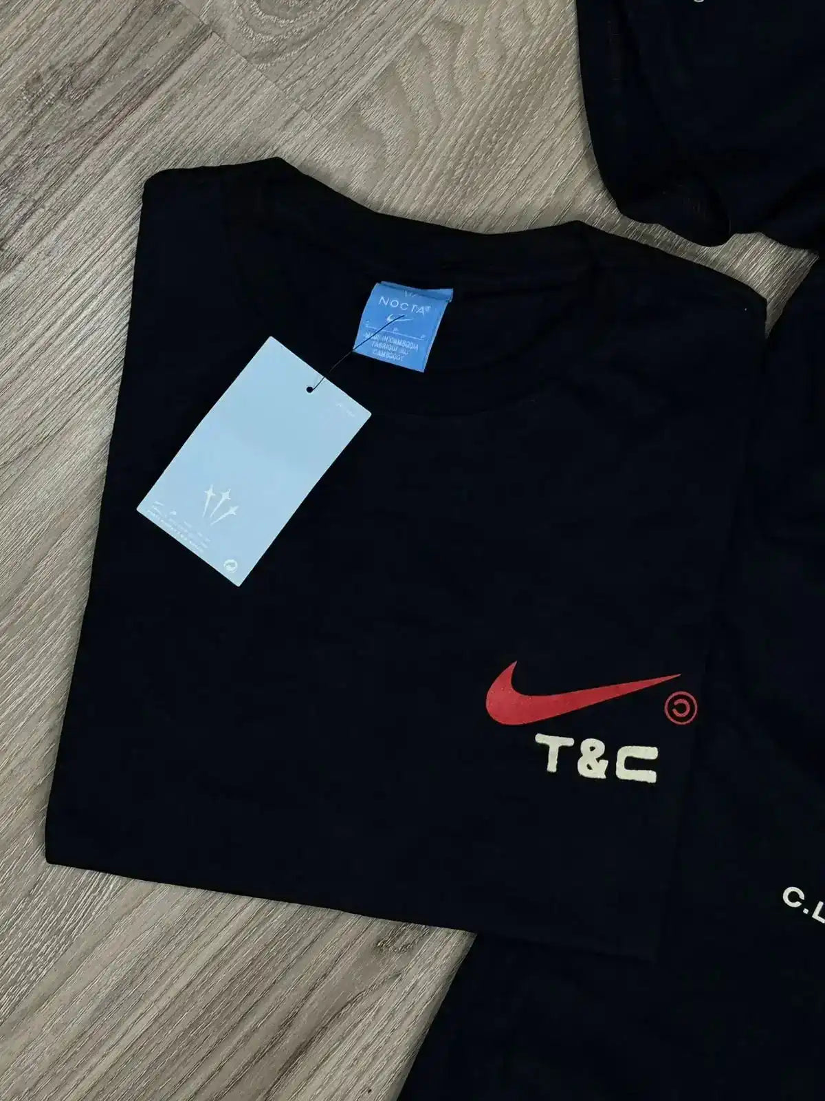 CAMISETA NK X NOCTA DISTANT REGARDS - PRETA