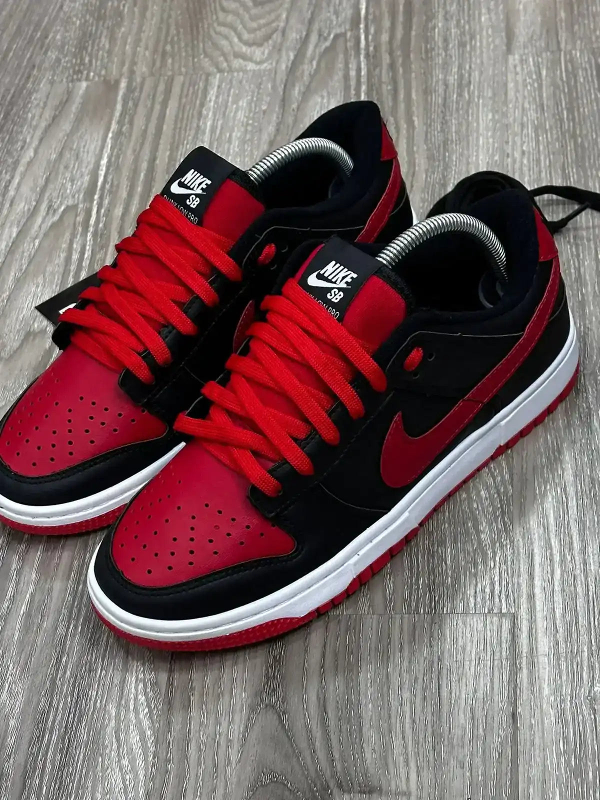 TÊNIS NK DUNK - PRETO E VERMELHO