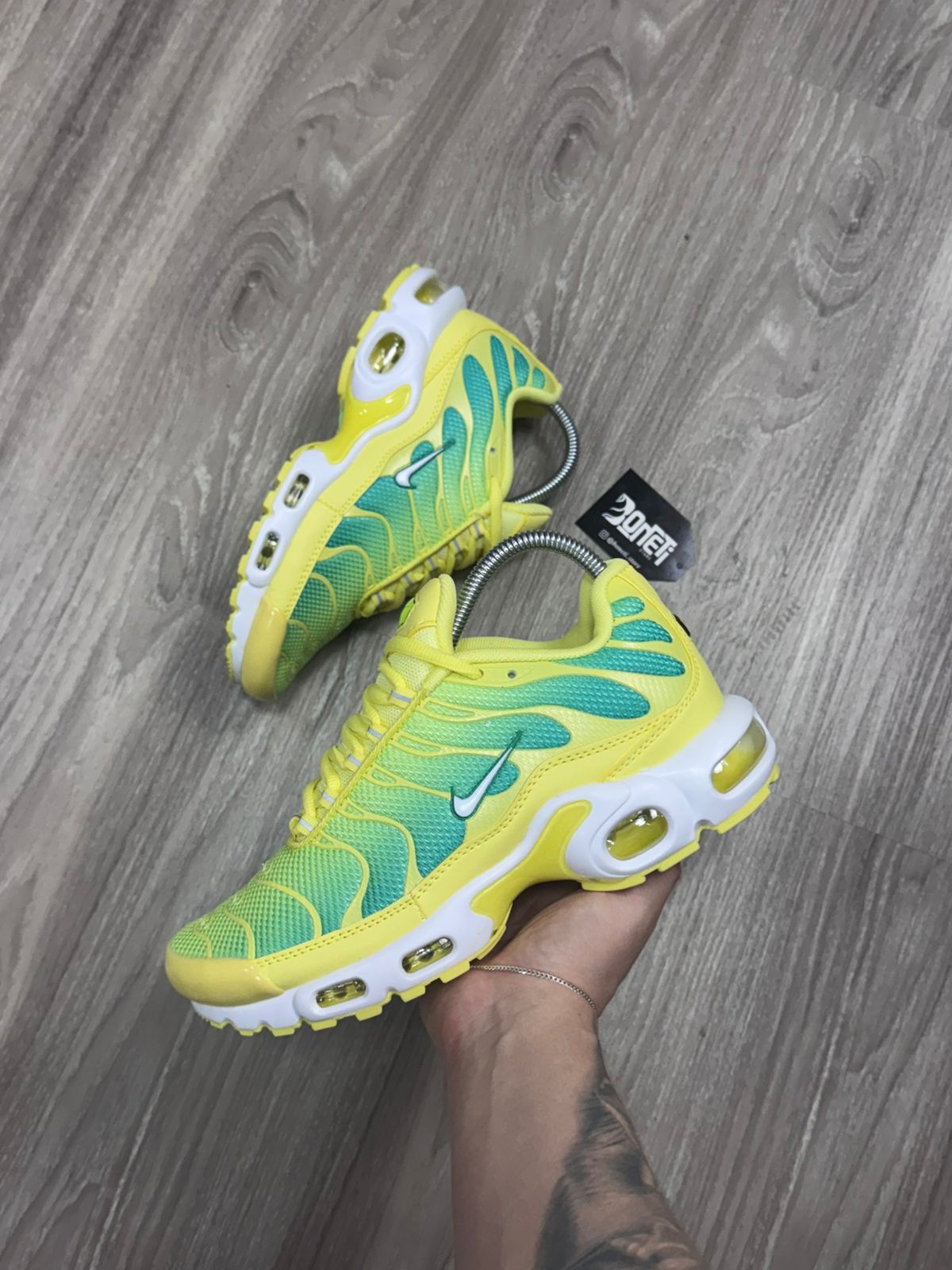TÊNIS NK AIR MAX PLUS TN - LIMON LIME
