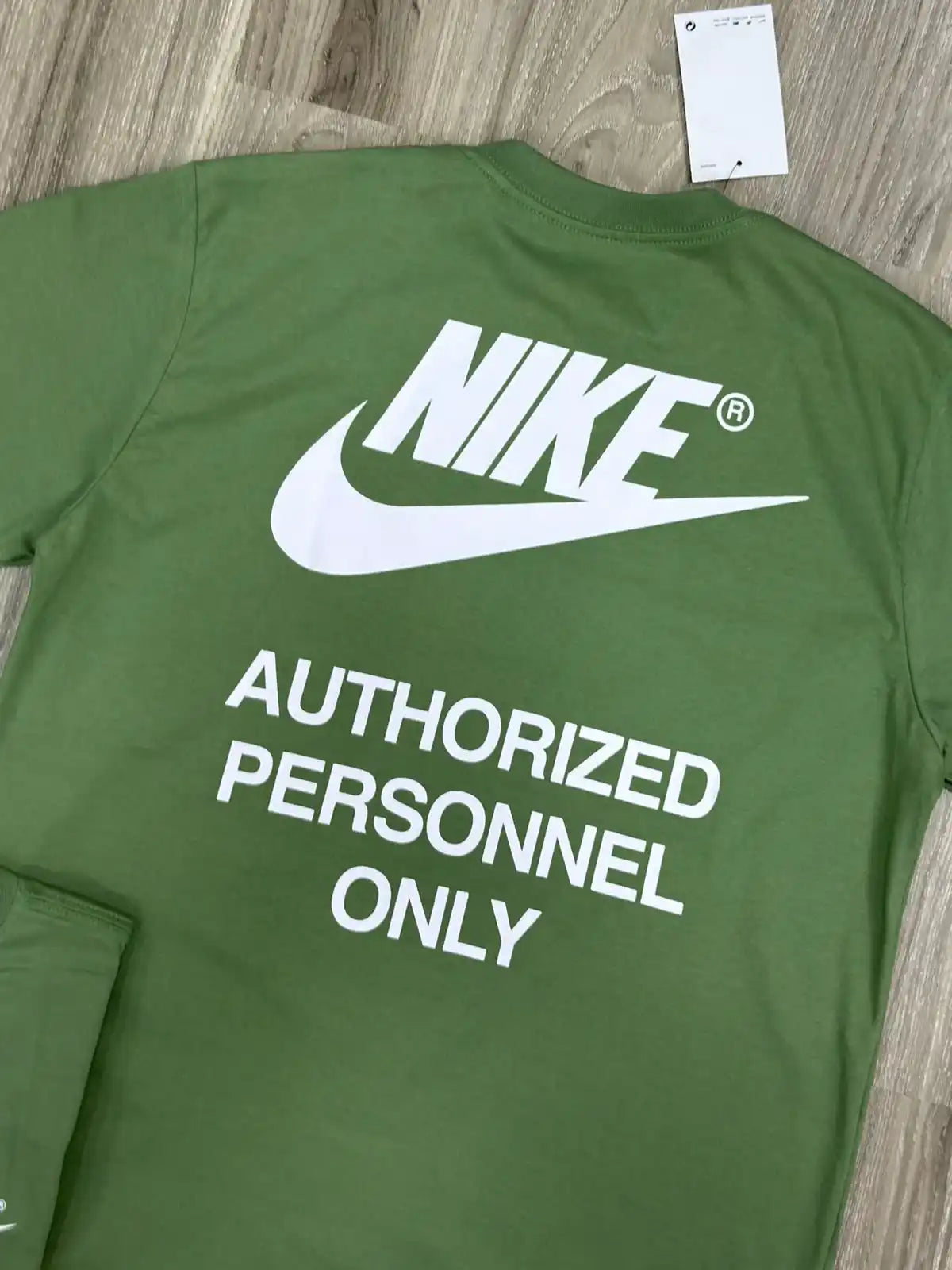 CAMISETA NK AUTHORIZED - VERDE MUSGO