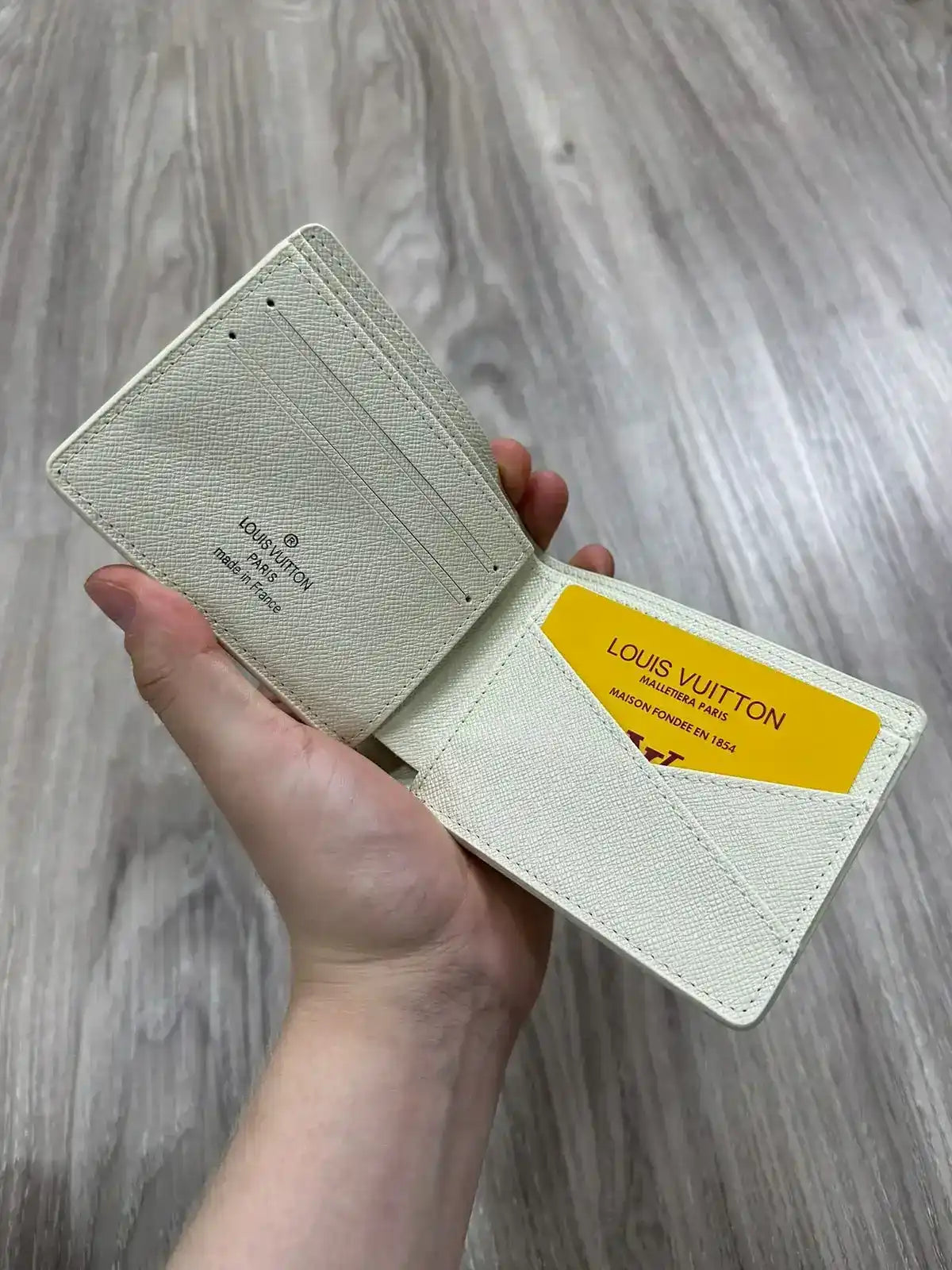 CARTEIRA LV XADREZ - CREME