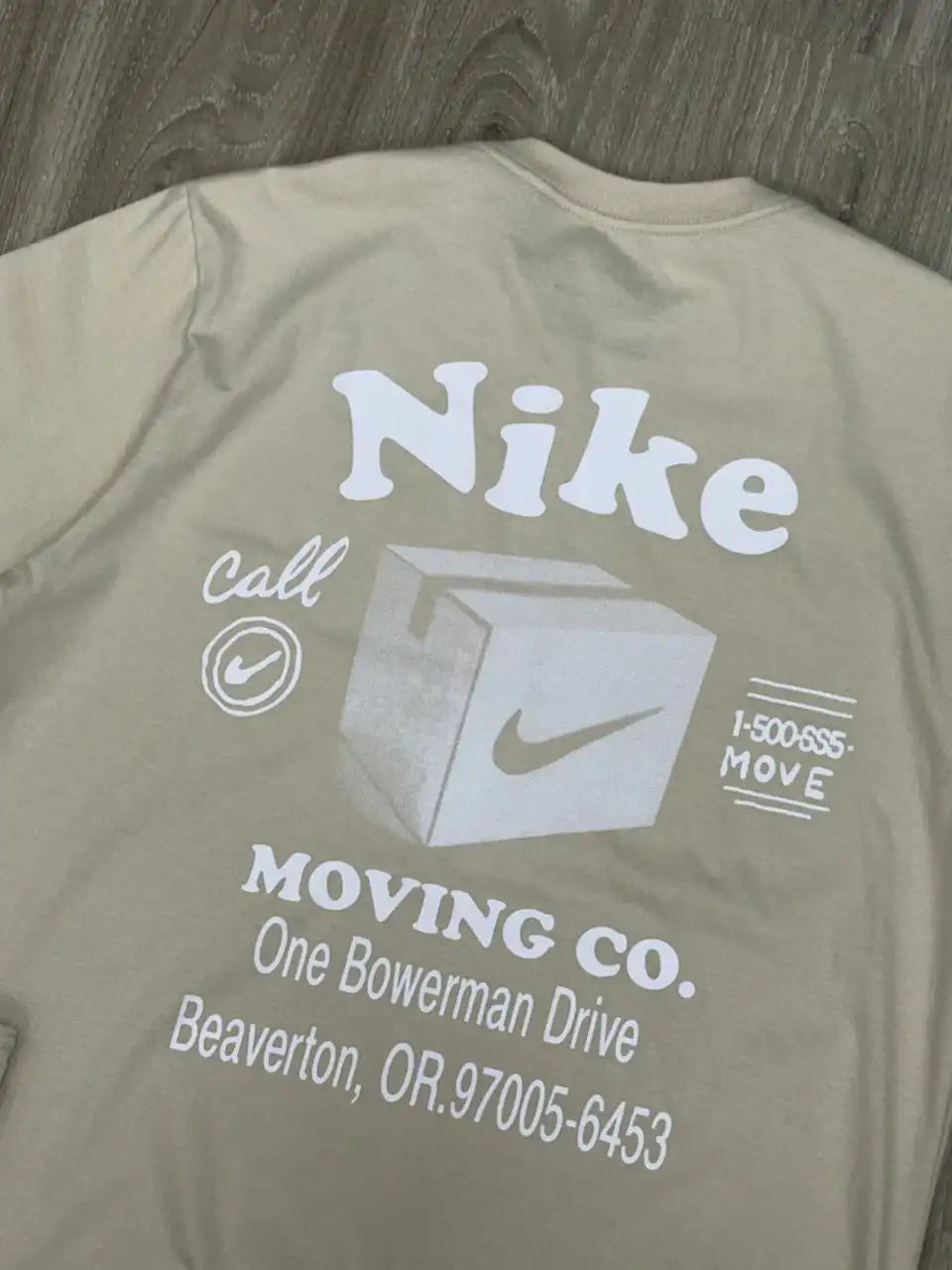 CAMISETA NK MOVING CO - BEGE