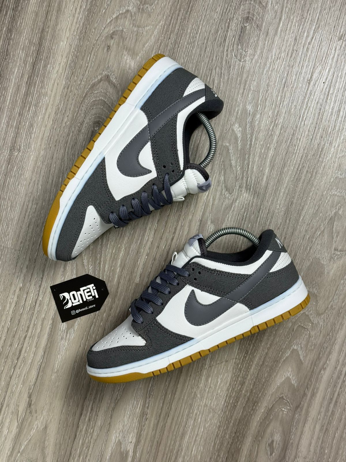 TÊNIS NK DUNK - SMOKE GREY GUM