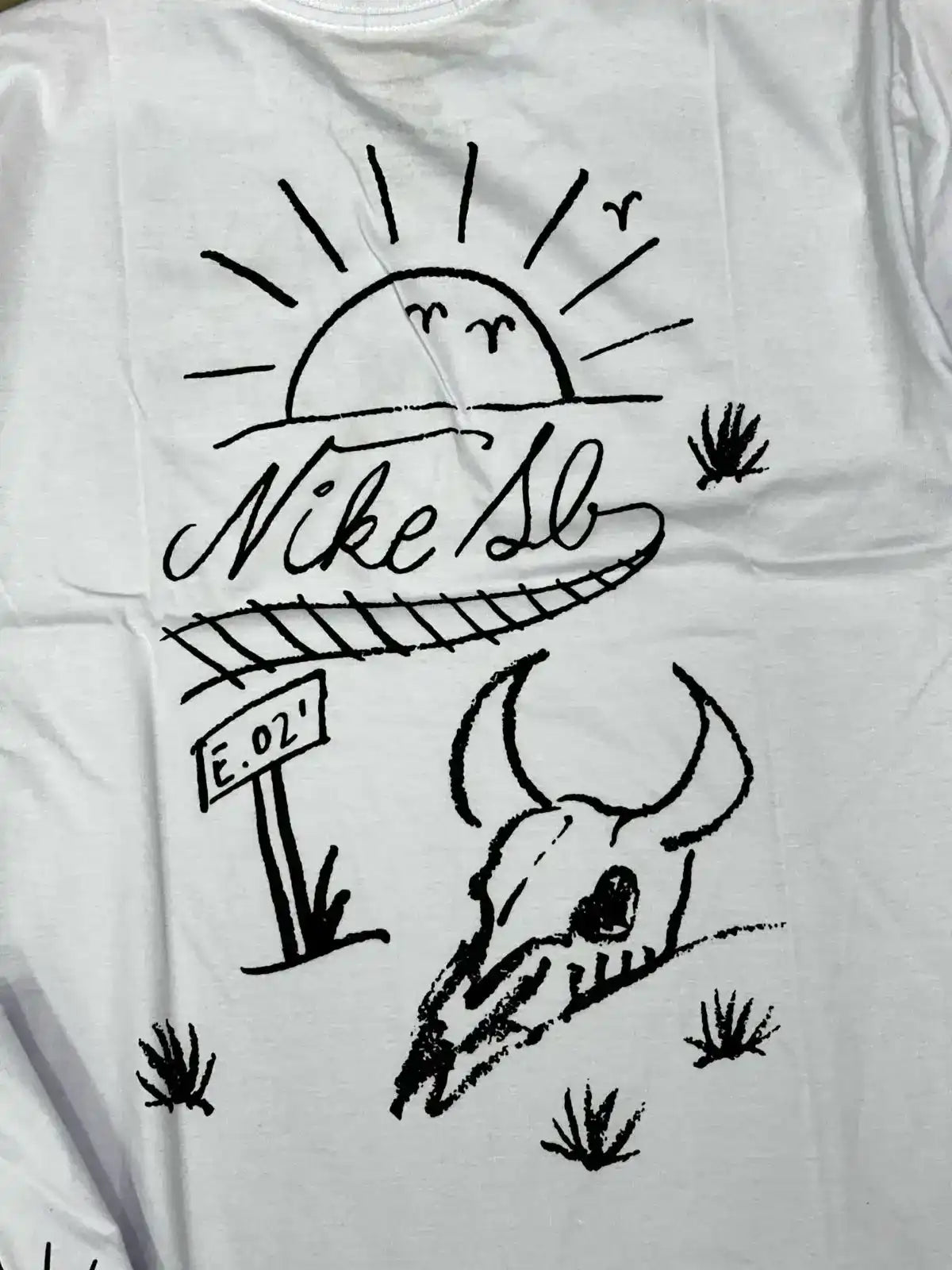 CAMISETA NK SB SUNSET - BRANCA