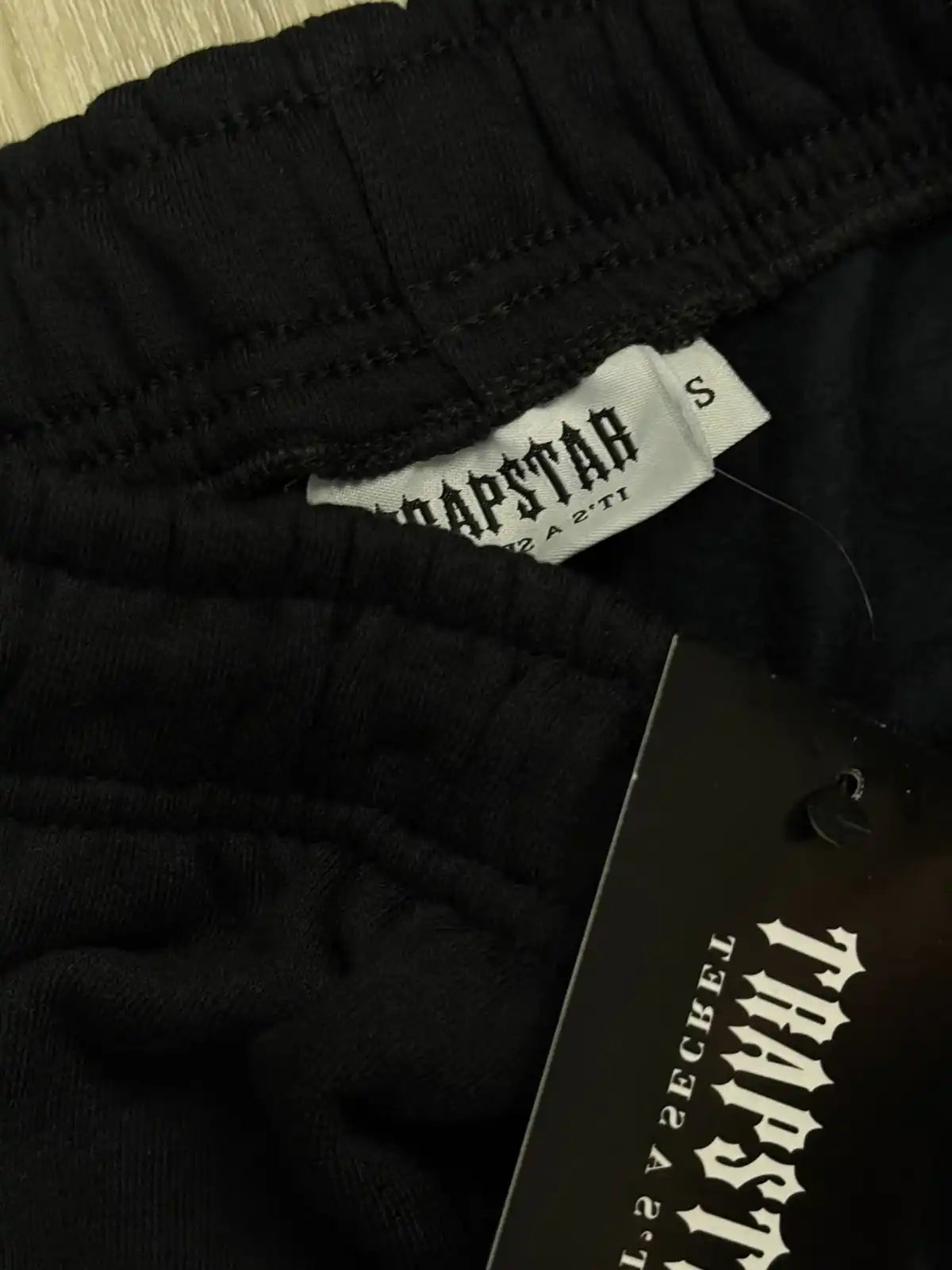 SHORTS MOLETOM TRAPSTAR - PRETO