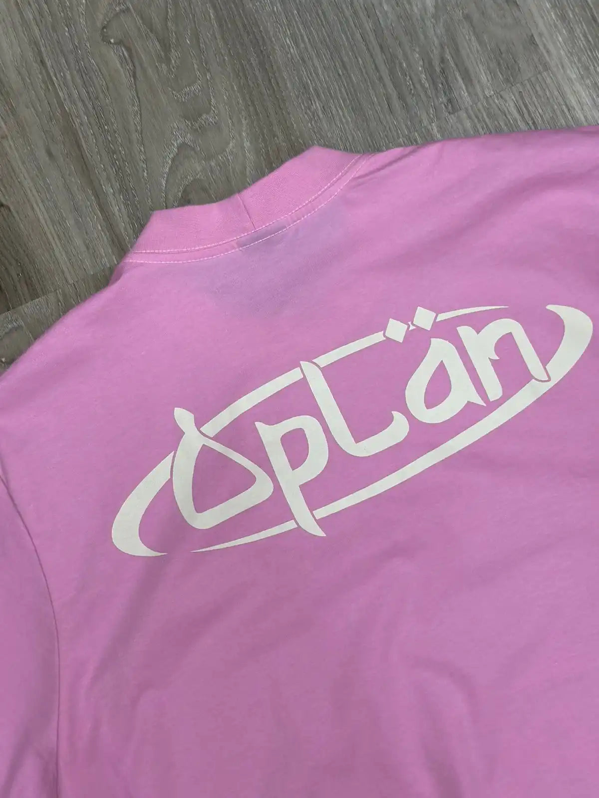 CAMISETA OVERSIZED OPLAN ARABIC - ROSA