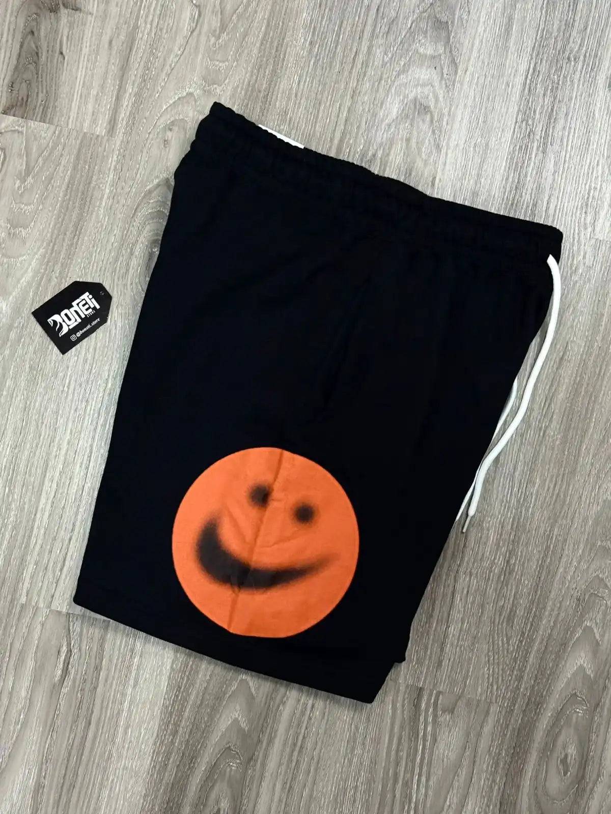 SHORTS MOLETOM NK WORLD TOUR - PRETO