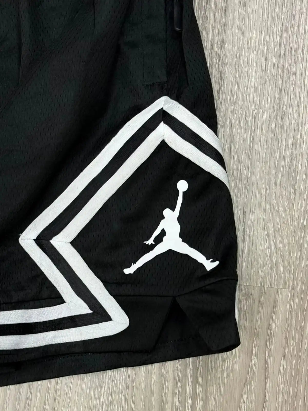 SHORTS DRI-FIT JORDAN - PRETO E BRANCO