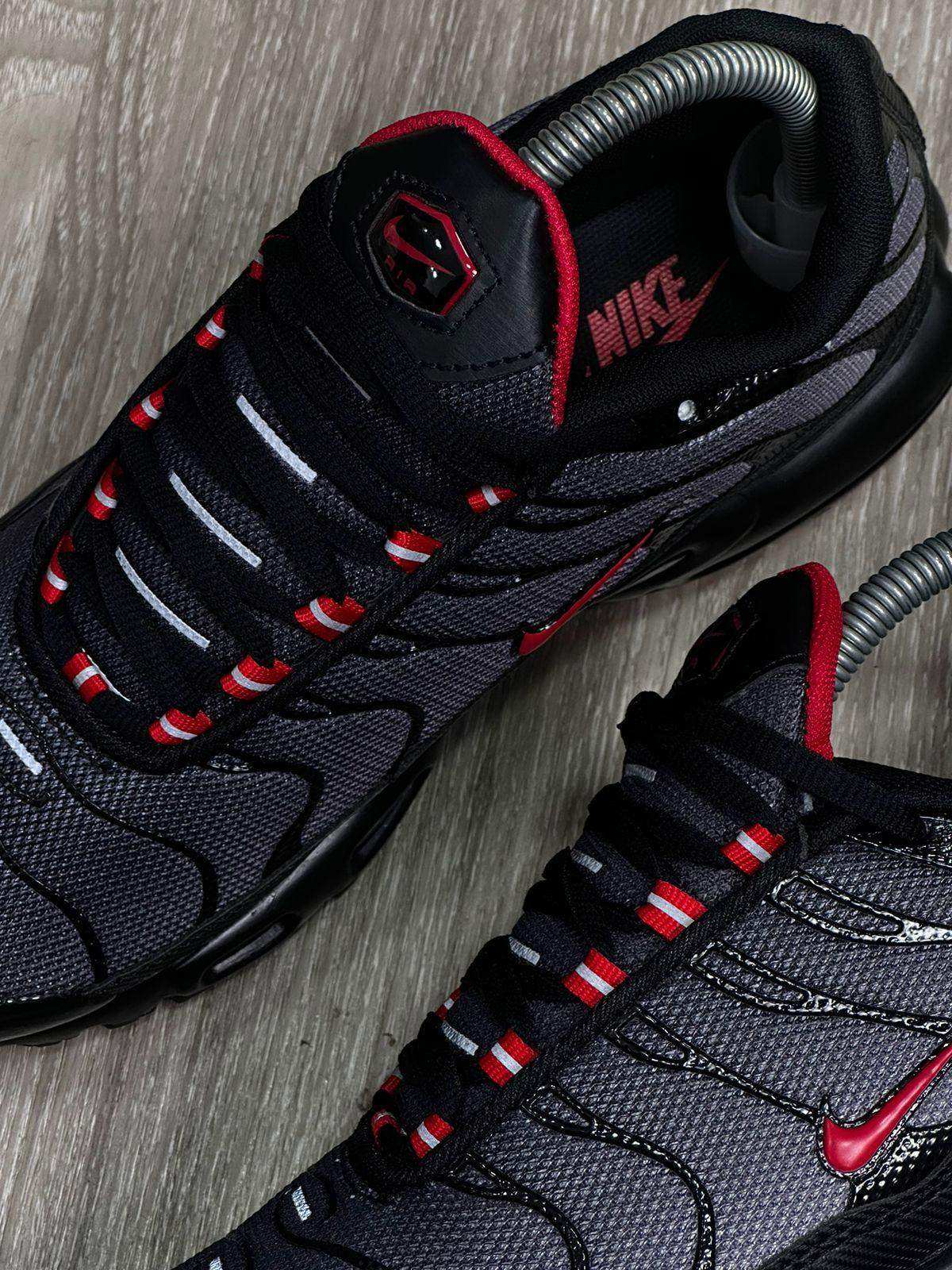 TÊNIS NK AIR MAX PLUS TN - DRÁCULA