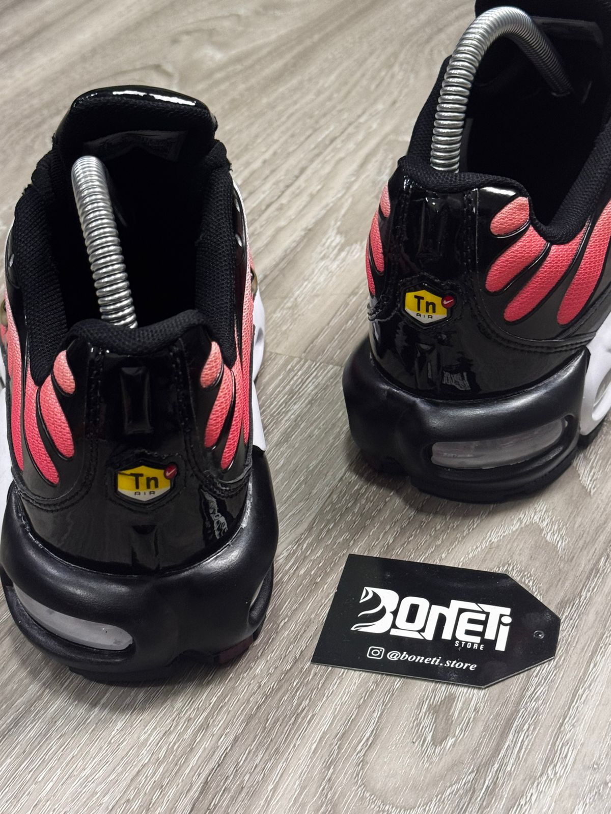 TÊNIS NK AIR MAX PLUS TN - SISTERHOOD