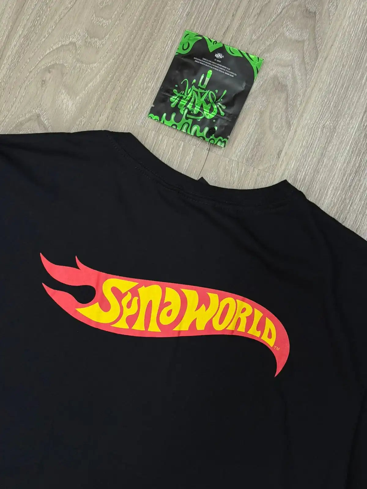 CAMISETA SYNA HOT WHEELS - PRETA
