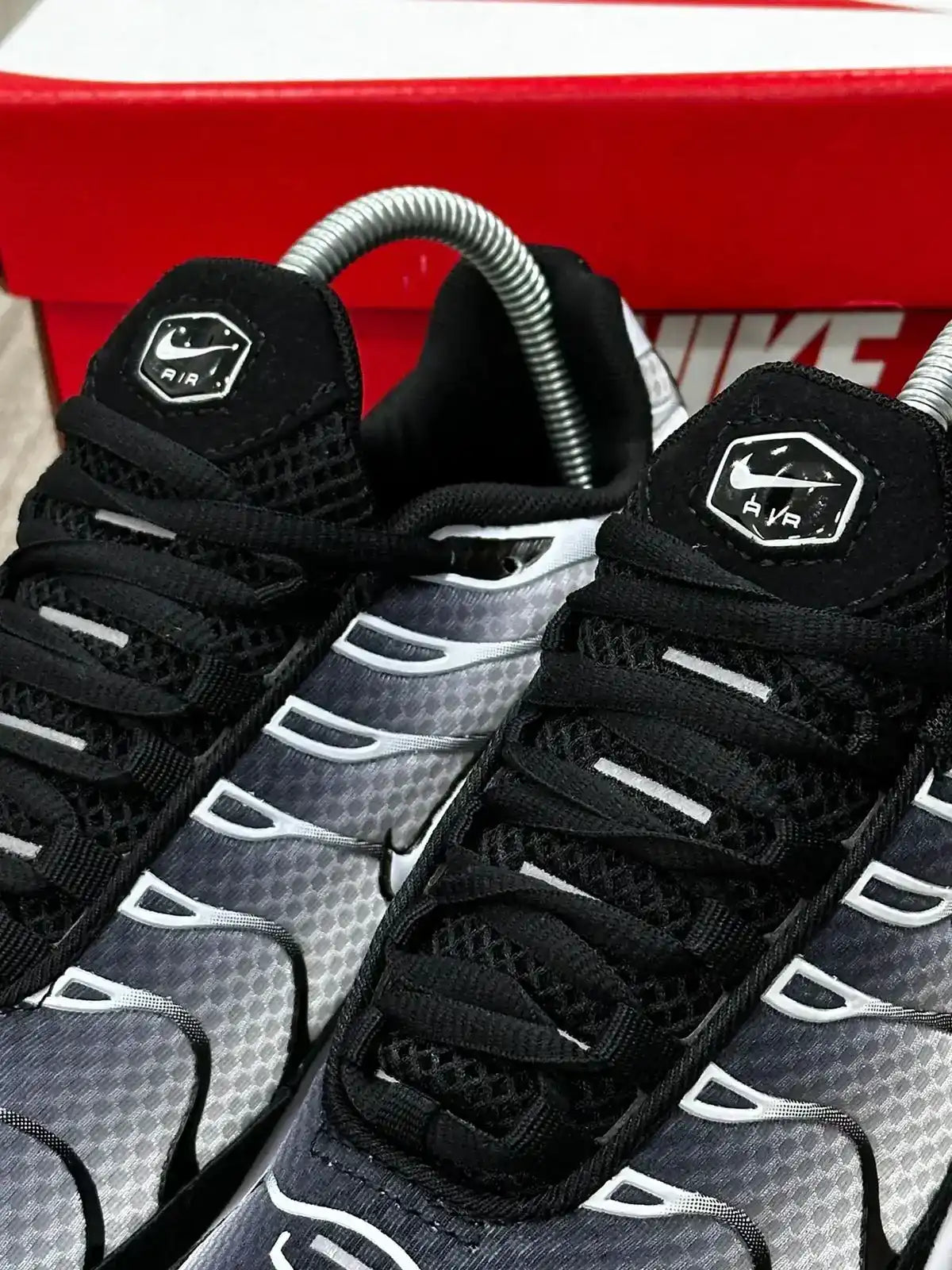 TÊNIS NK AIR MAX PLUS TN - METALLIC SILVER