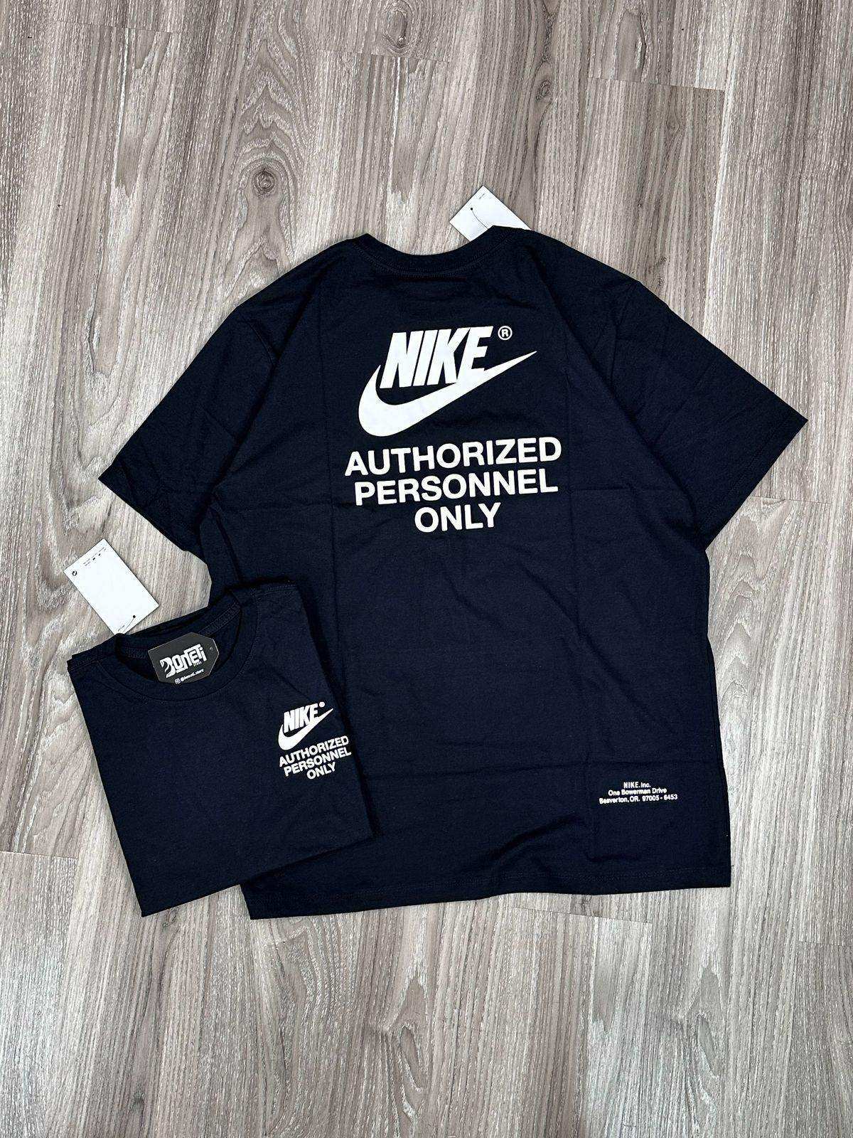 CAMISETA NK AUTHORIZED - PRETA