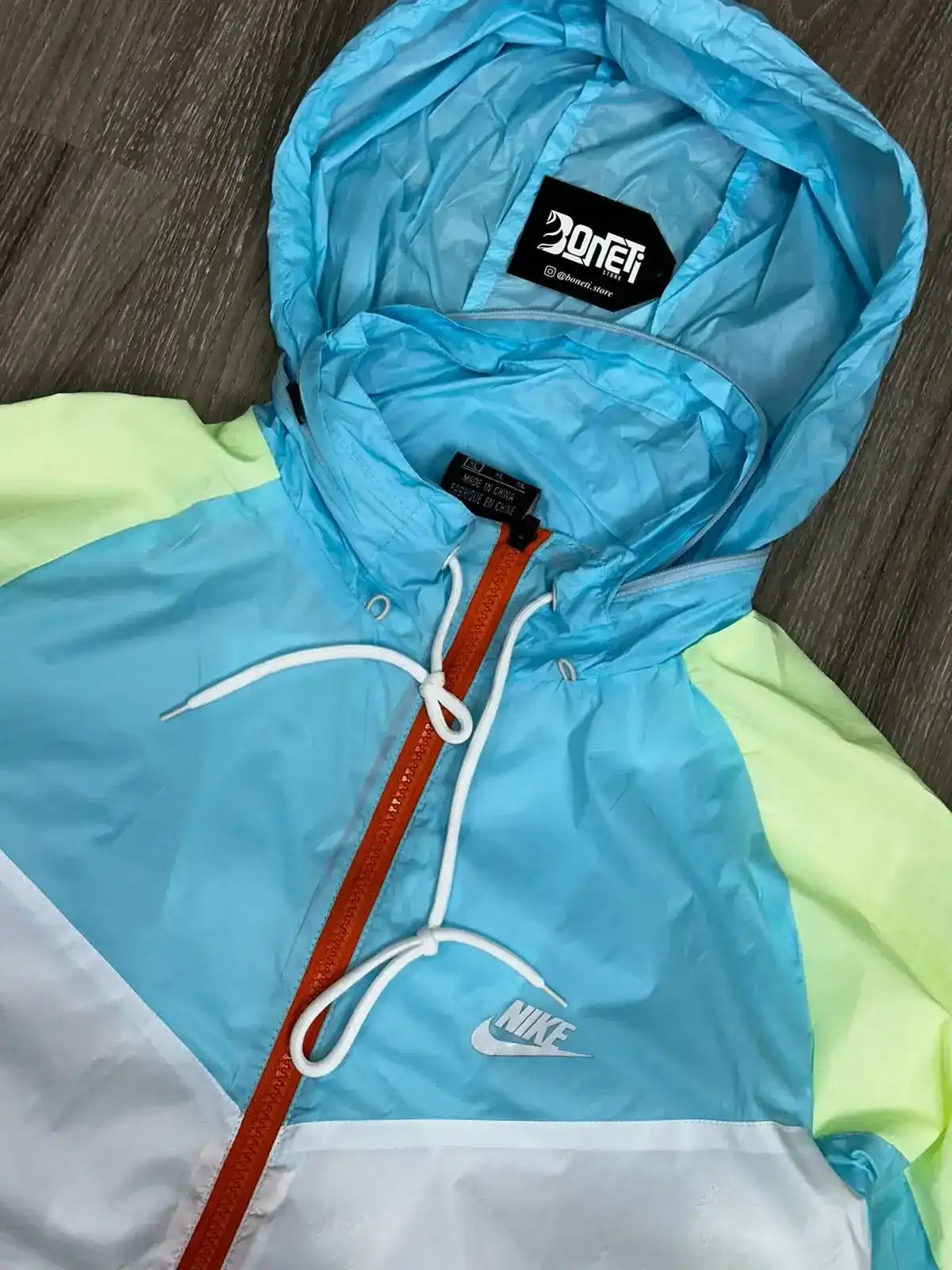 CORTA VENTO NK WINDRUNNER - AZUL E VERDE