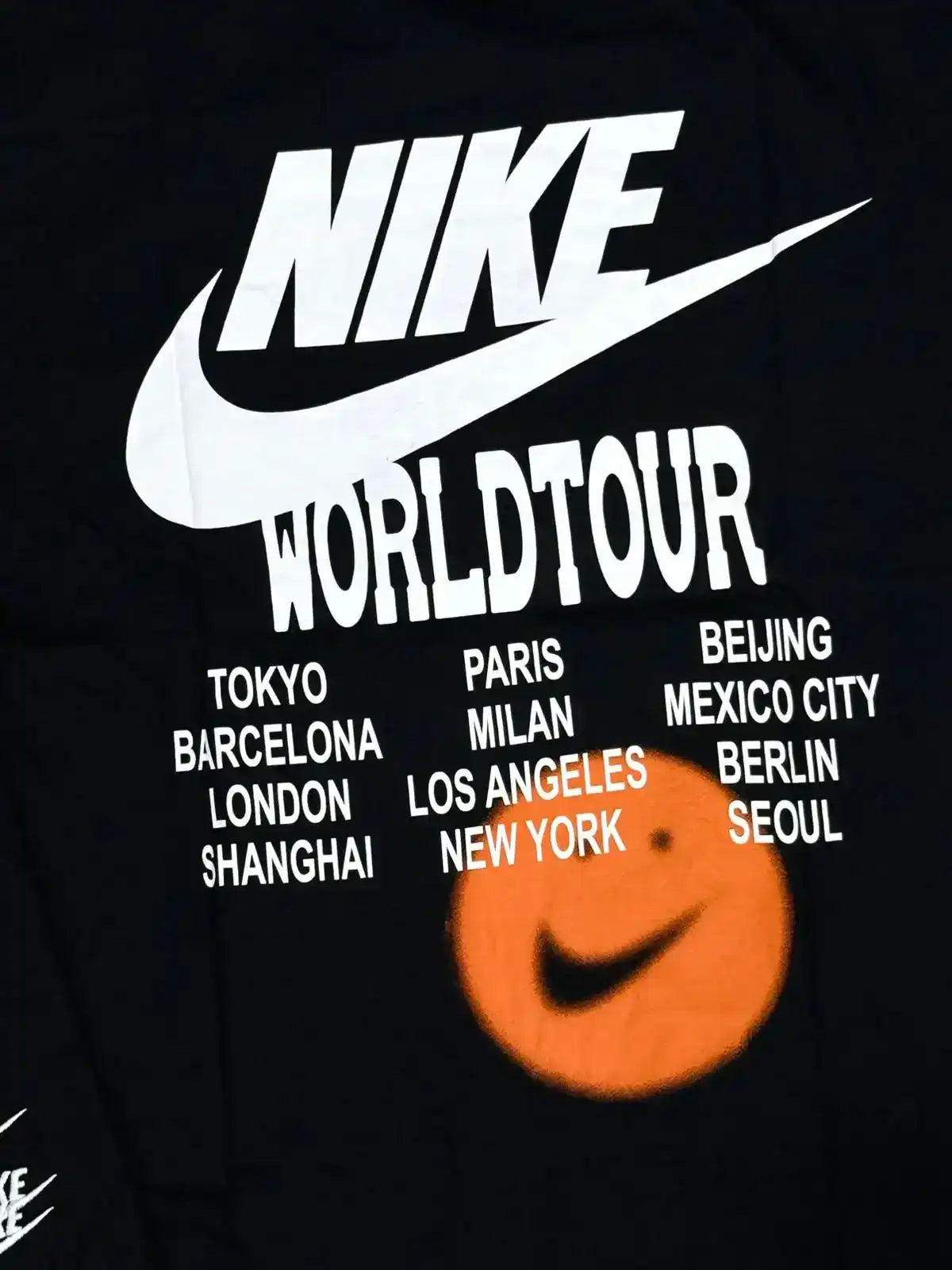 CAMISETA NK WORLD TOUR 2025 - PRETA