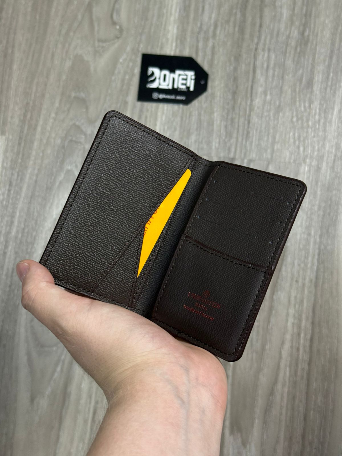 PORTA CARTÃO LV XADREZ - MARROM