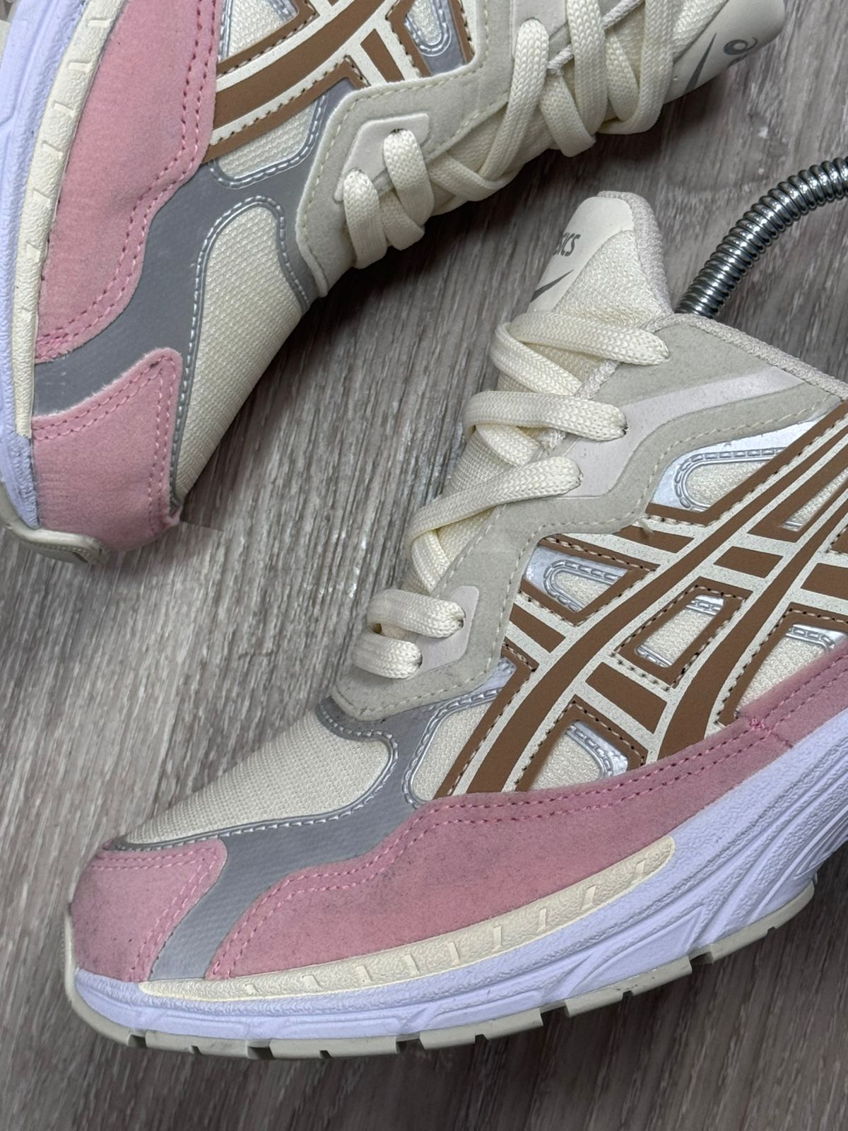 TÊNIS ASICS GEL NYC - BEGE E ROSA