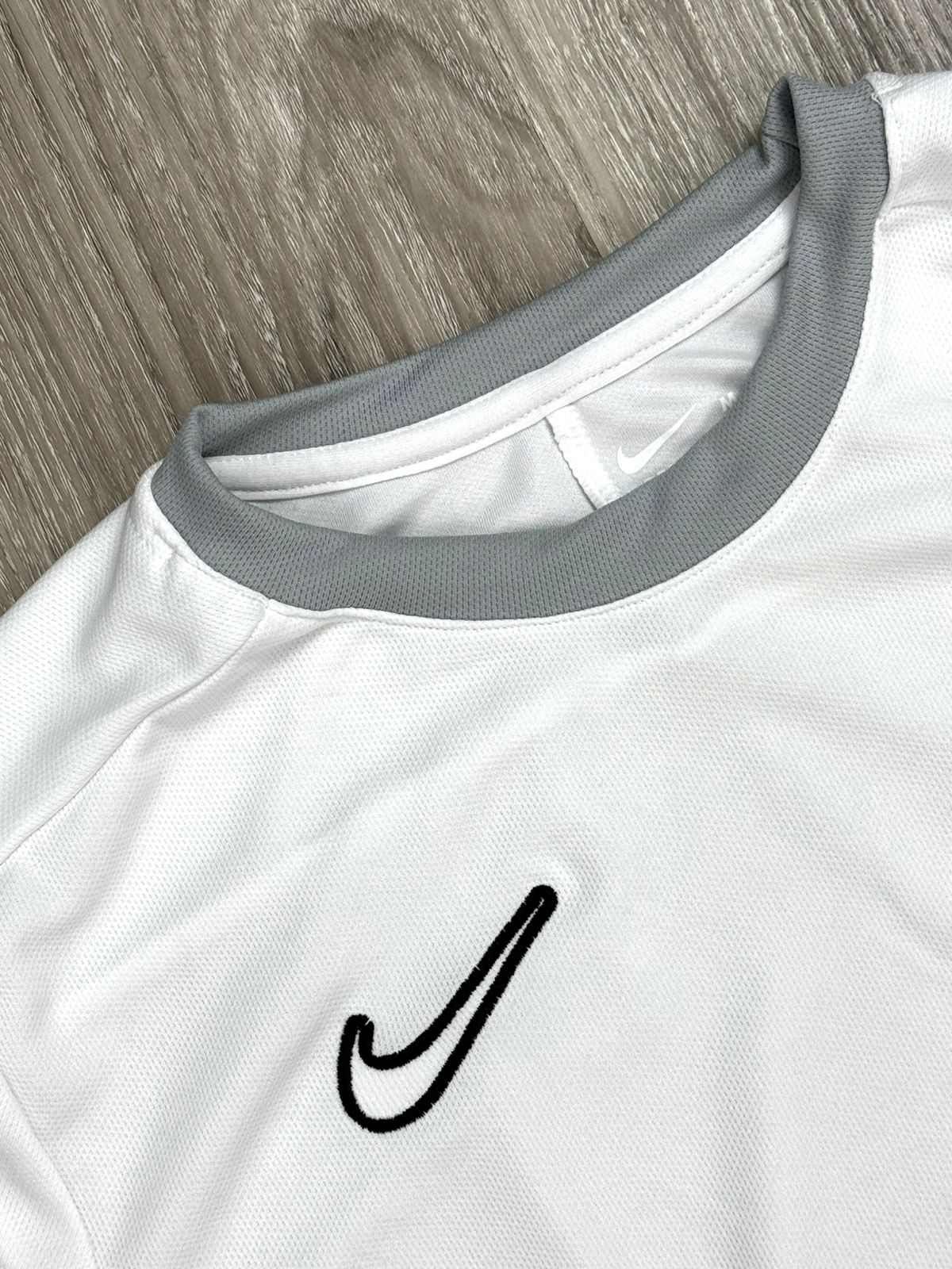 CAMISETA ACADEMY 2025 NK - BRANCA