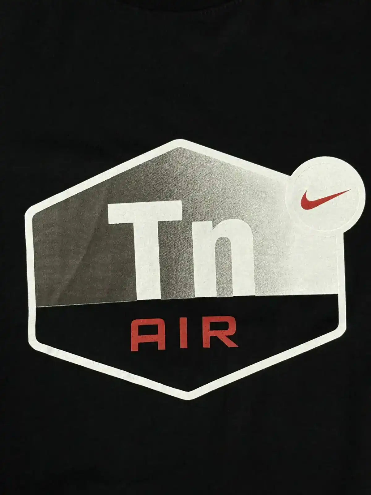 CAMISETA NK LOGO TN AIR - PRETA