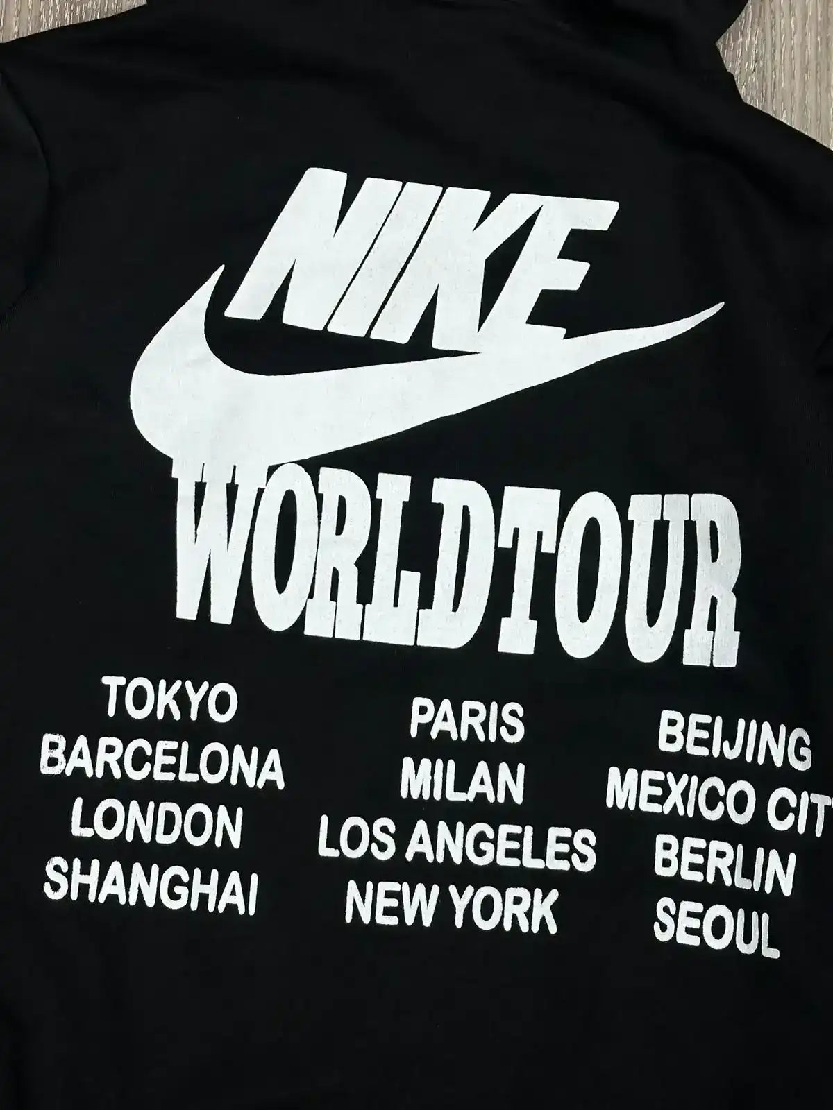 MOLETOM CANGURU NK WORLD TOUR - PRETO