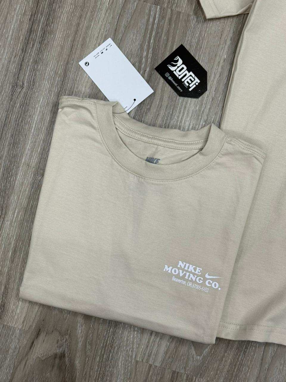 CAMISETA NK MOVING CO - BEGE