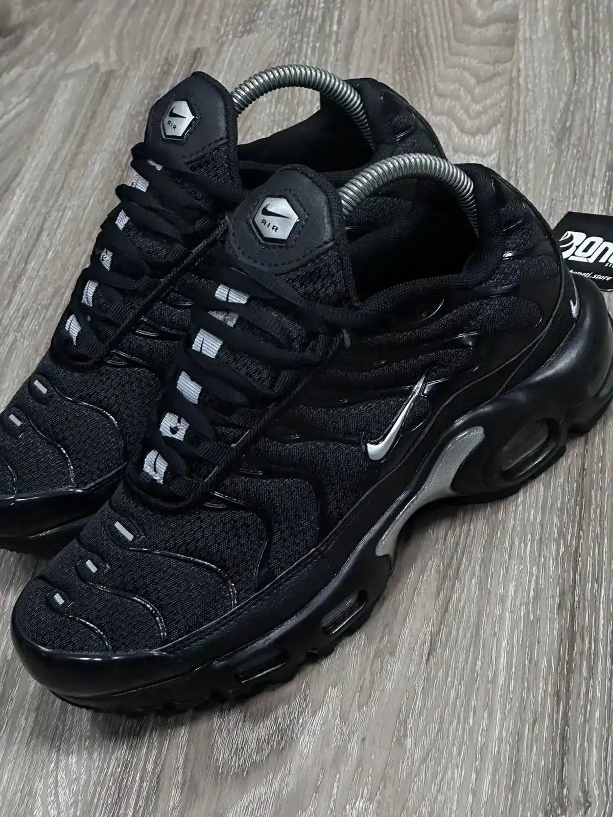TÊNIS NK AIR MAX PLUS TN - BLACK SILVER