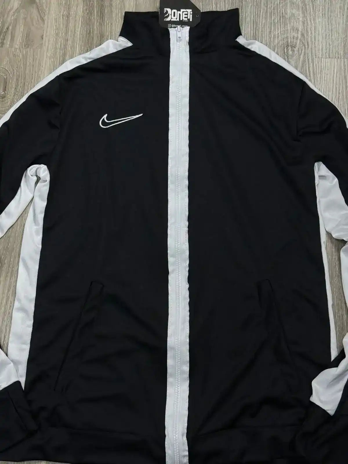 JAQUETA NK DRI-FIT - PRETA