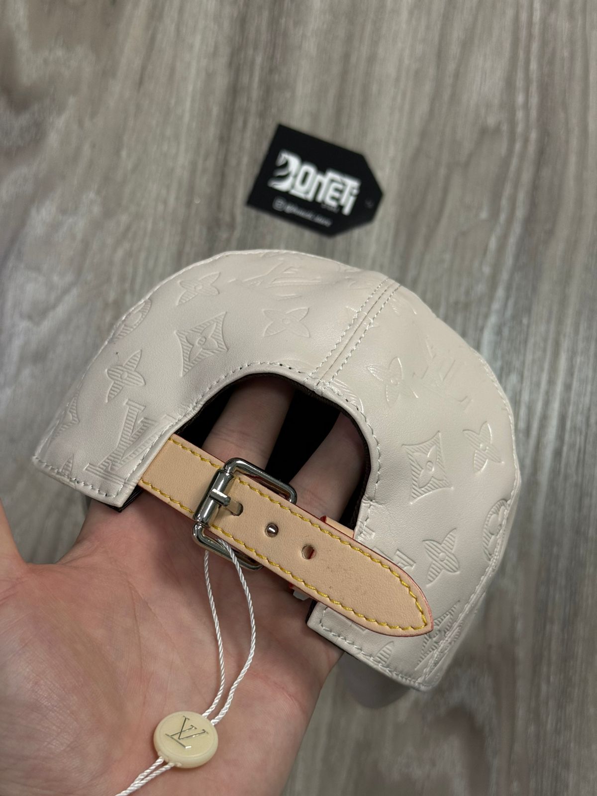 BONÉ LV MONOGRAM - BEGE