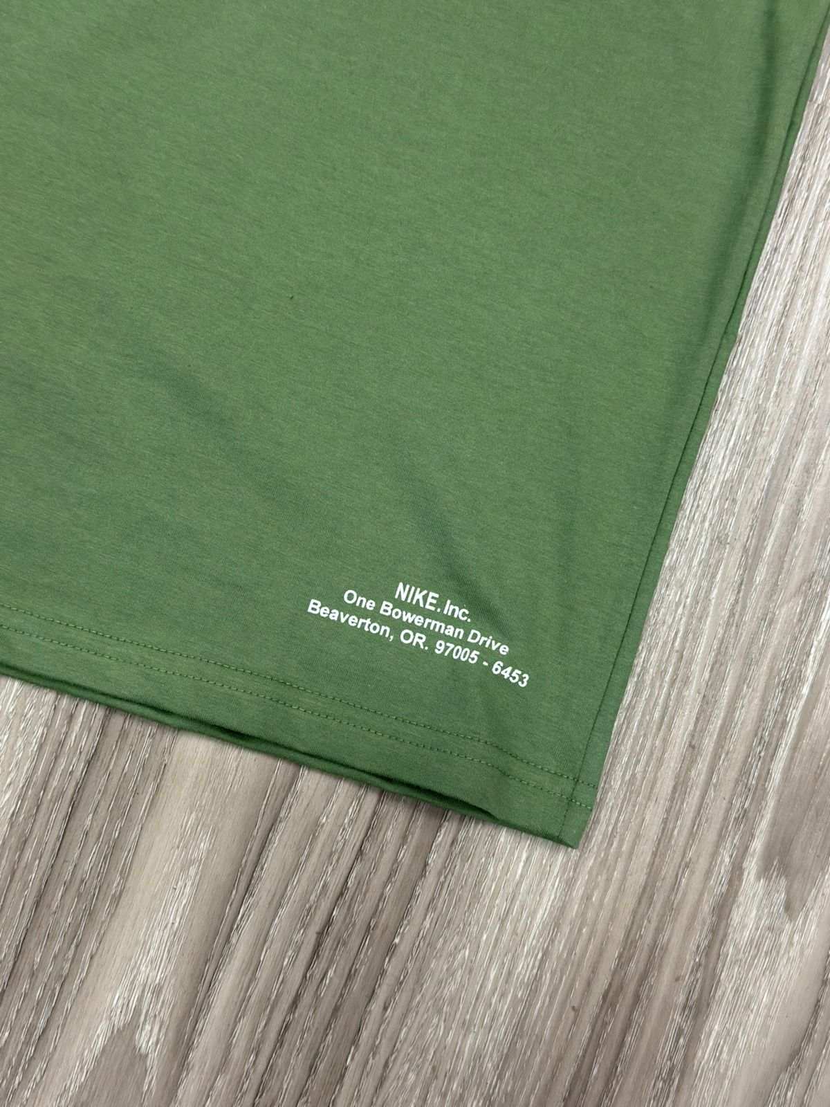 CAMISETA NK AUTHORIZED - VERDE MUSGO