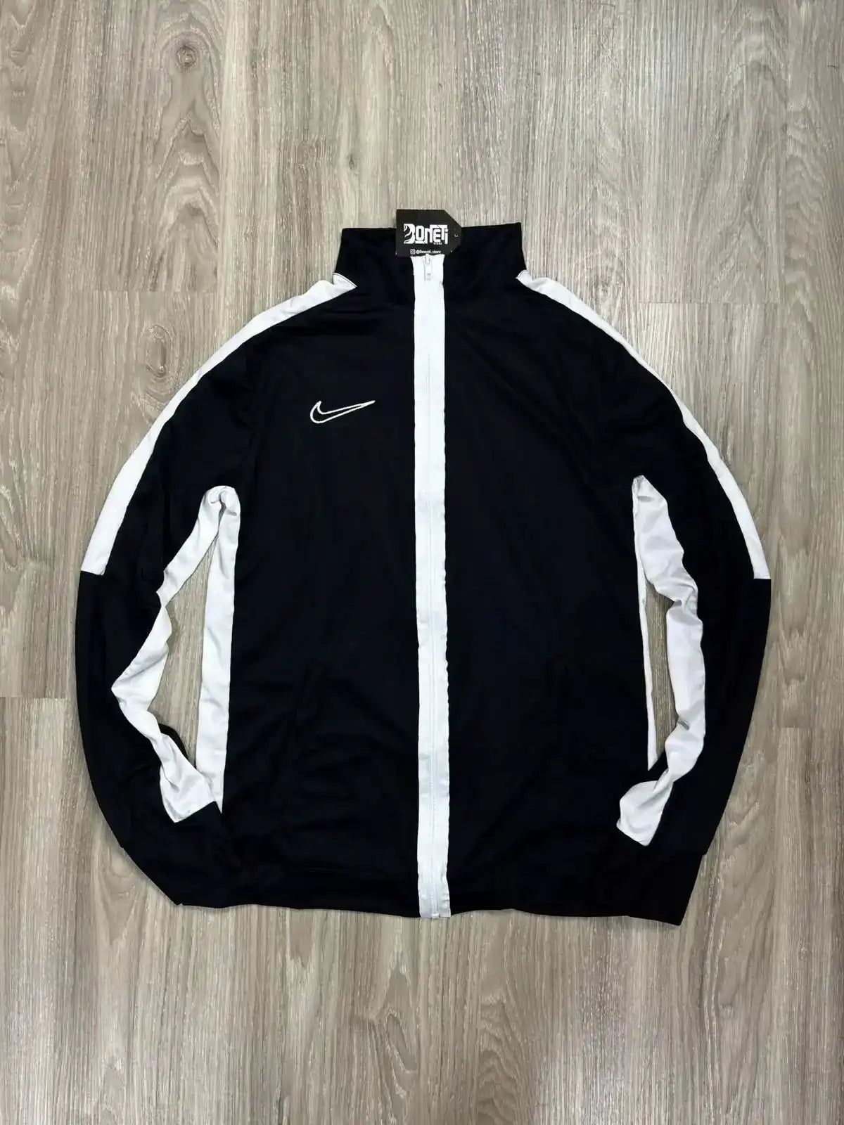 JAQUETA NK DRI-FIT - PRETA