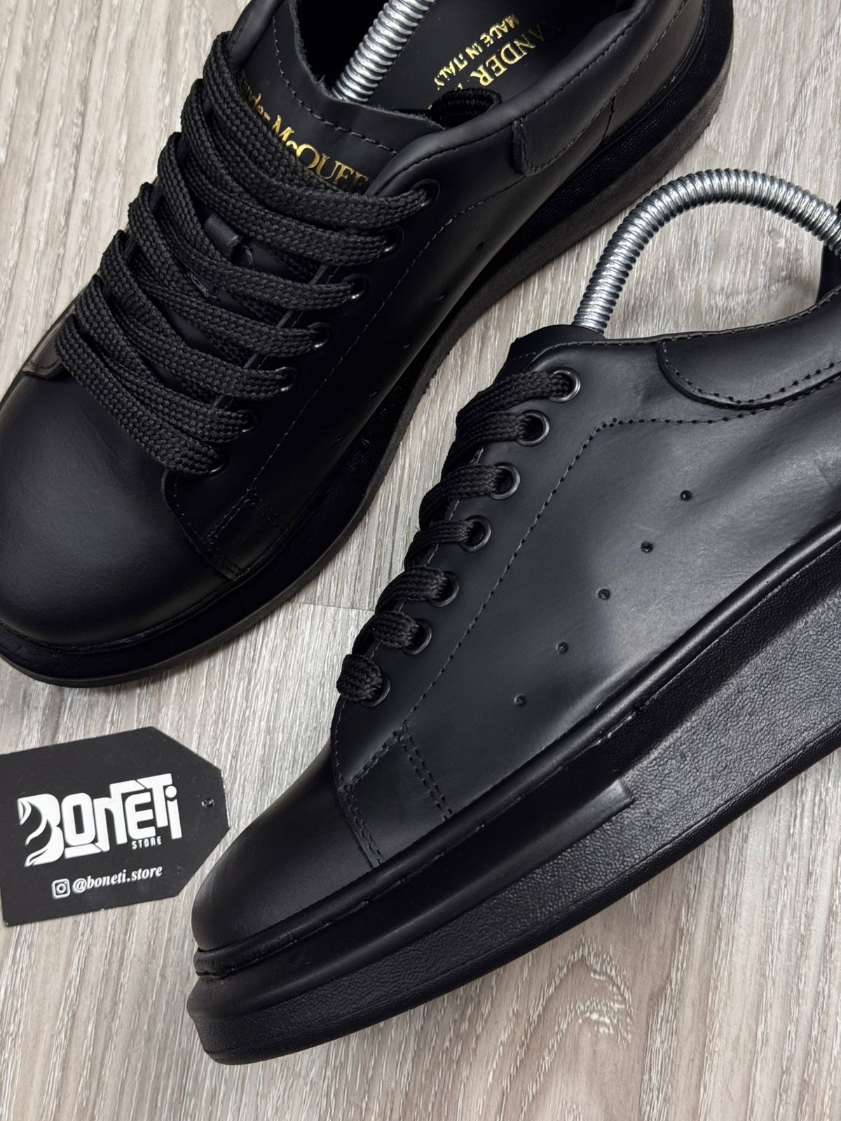 TÊNIS MCQUEEN COURO - PRETO