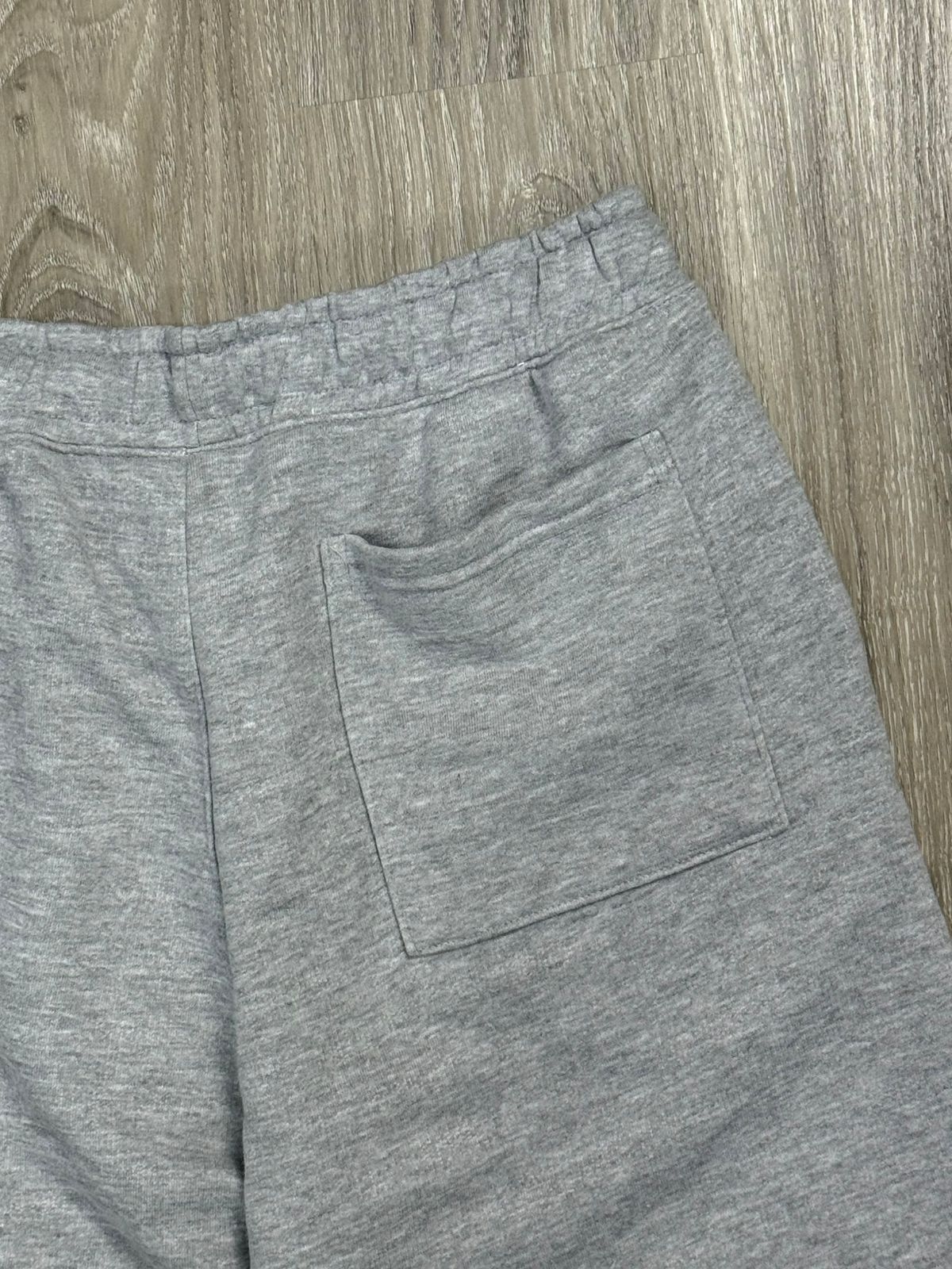 SHORTS MOLETOM NK SPORTSWEAR CLUB - CINZA