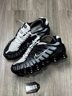 TÊNIS NK SHOX TL 12 MOLAS - BLACK PURE PLATINUM WHITE