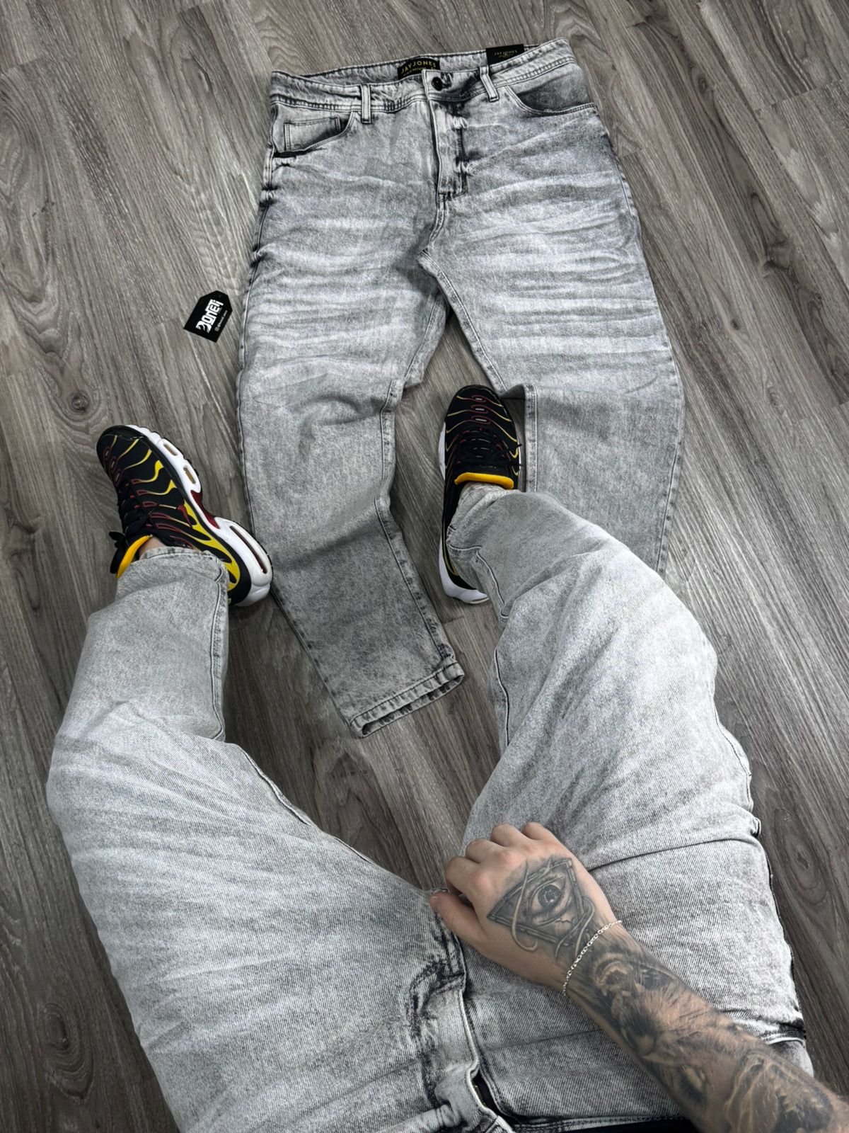 CALÇA JEANS RETA CINZA JAY JONES