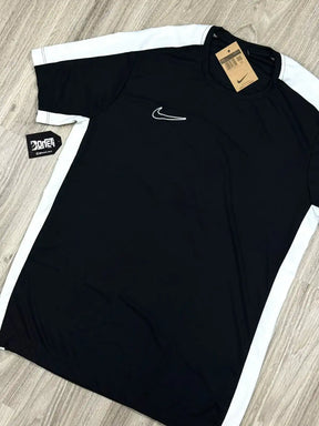 CAMISETA ACADEMY 2023 NK - PRETO E BRANCO