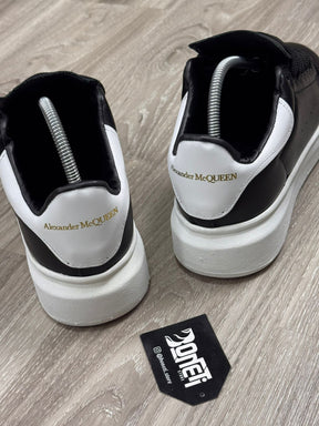 TÊNIS MCQUEEN COURO - PRETO E BRANCO