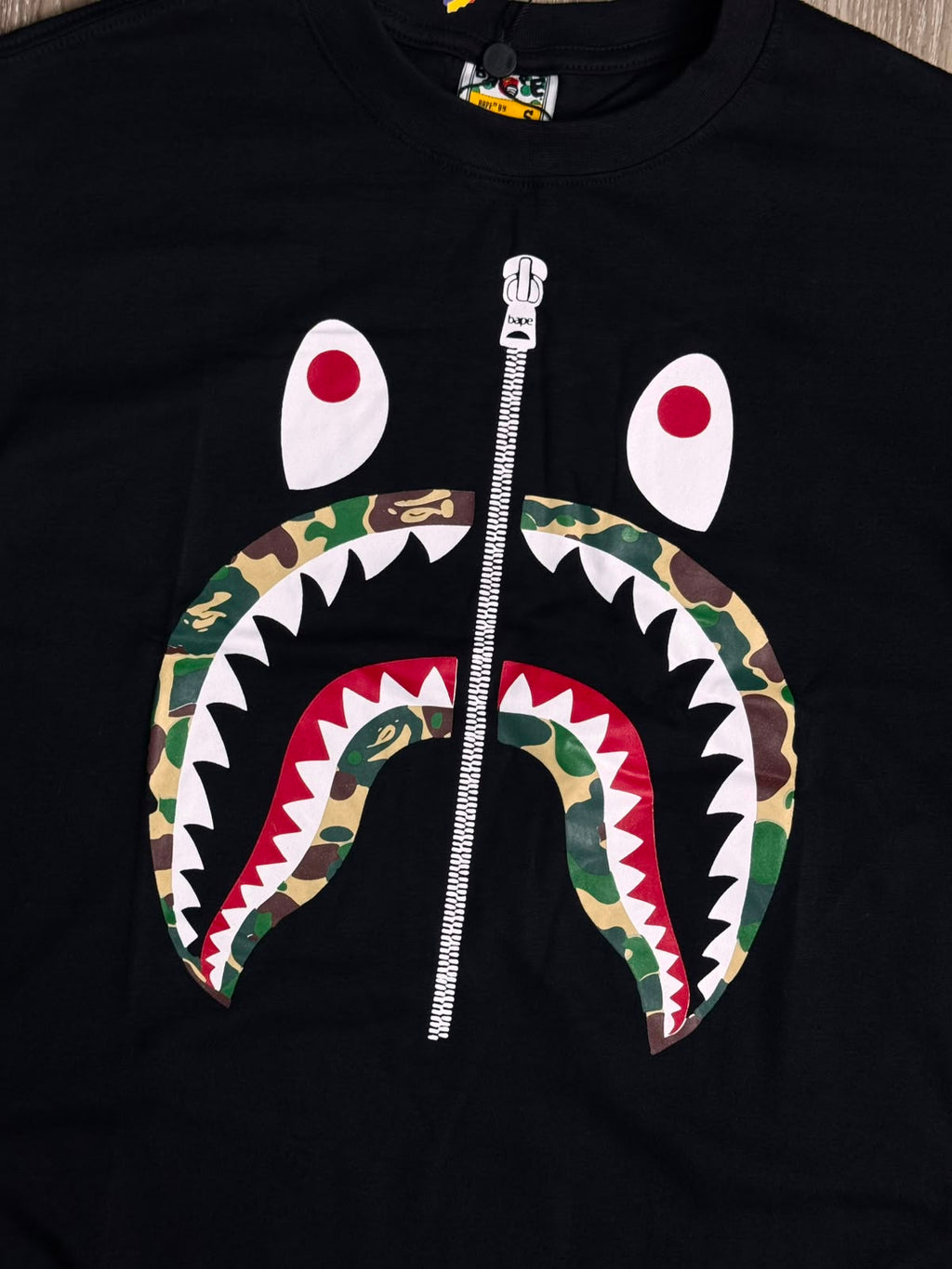 CAMISETA BAPE SHARK MULTI COLOR - PRETA