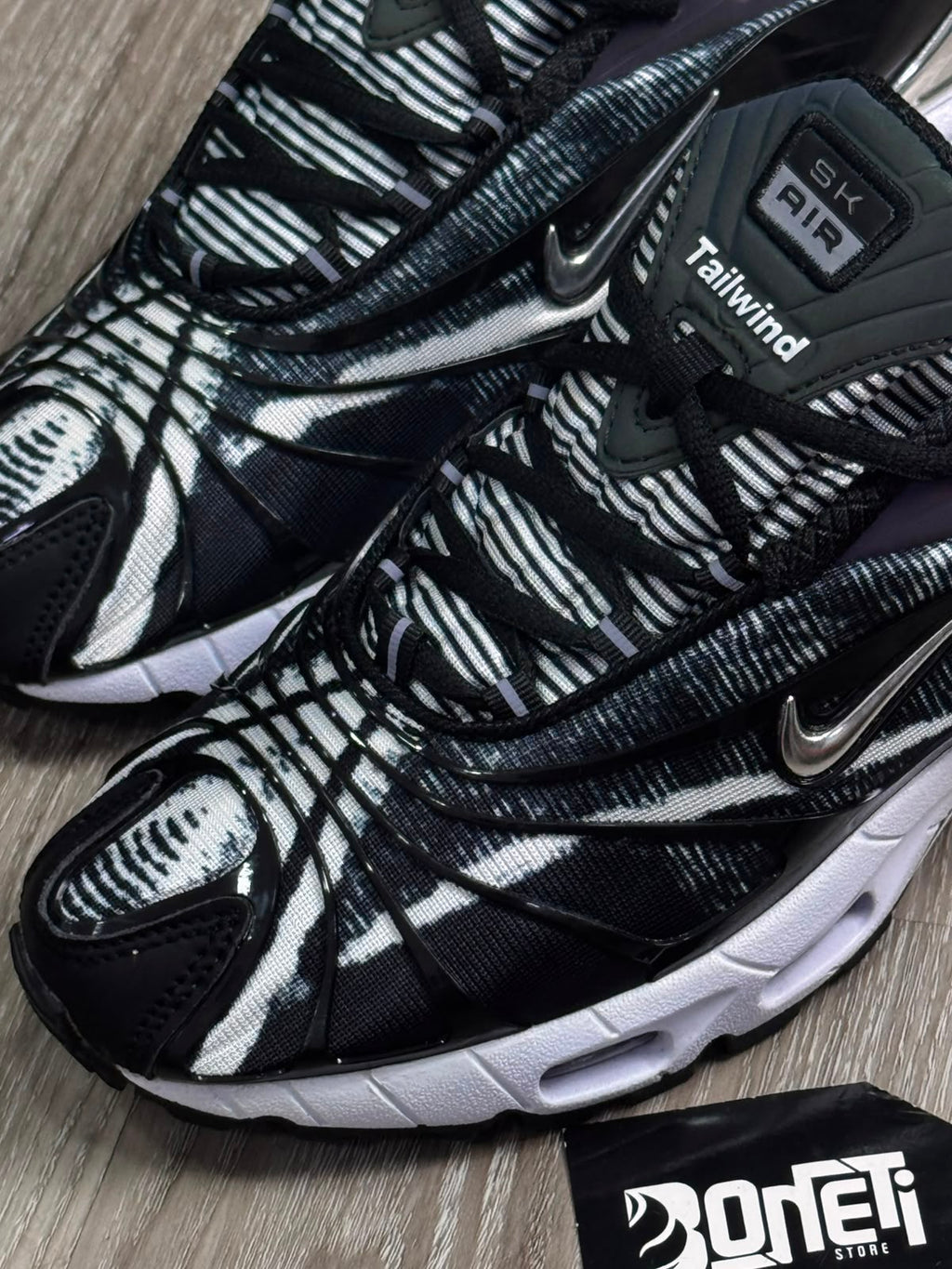 TÊNIS NK AIR MAX TAILWIND X SKEPTA - BLACK