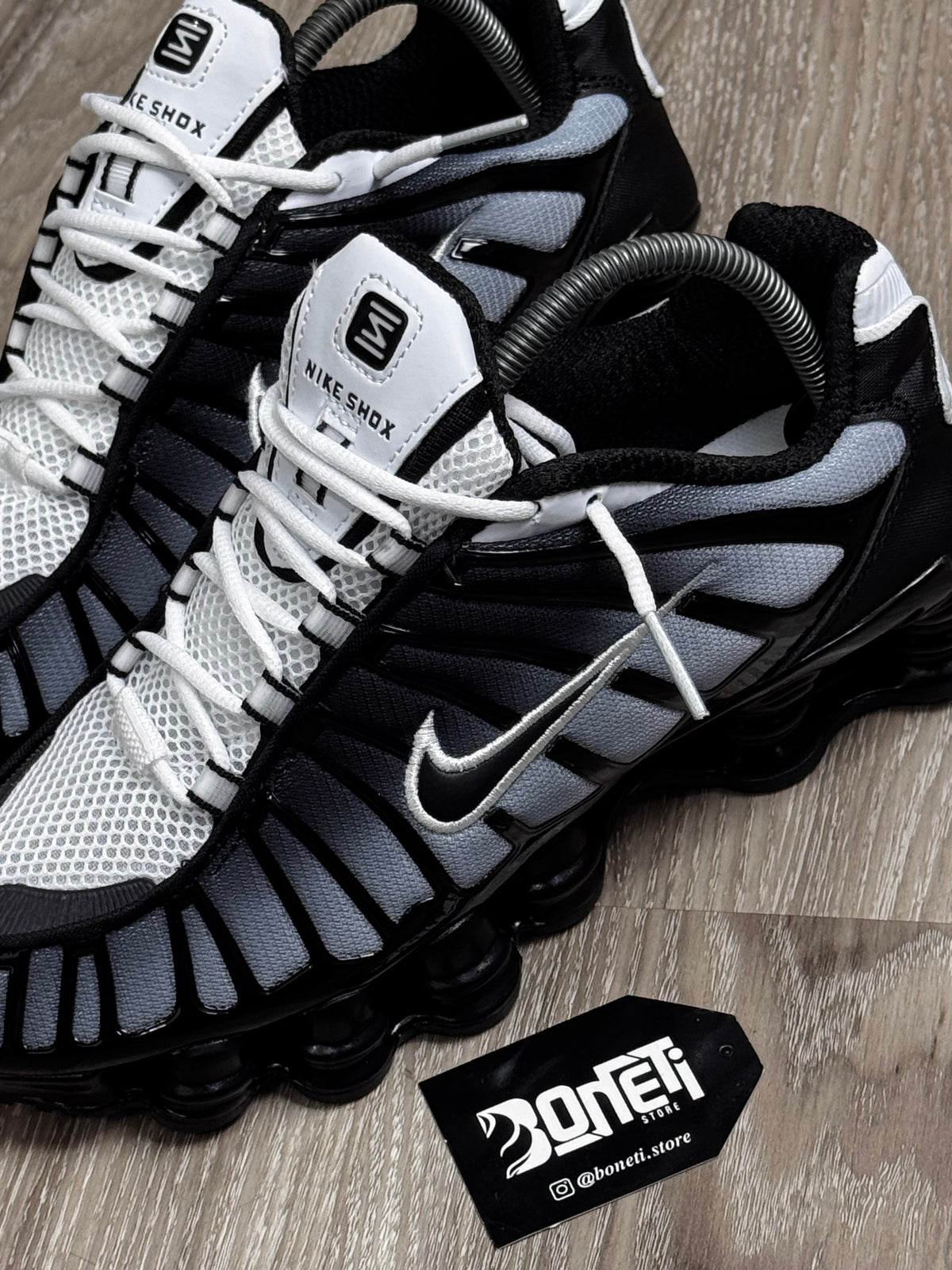 TÊNIS NK SHOX TL 12 MOLAS - BLACK PURE PLATINUM WHITE