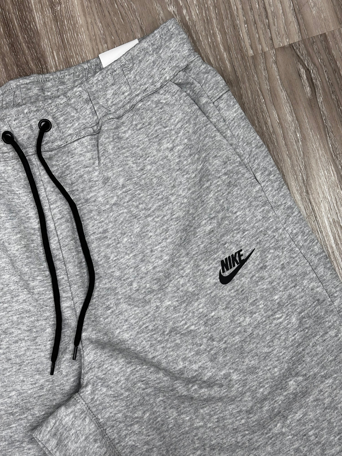 SHORTS TECH FLEECE NIKE - CINZA