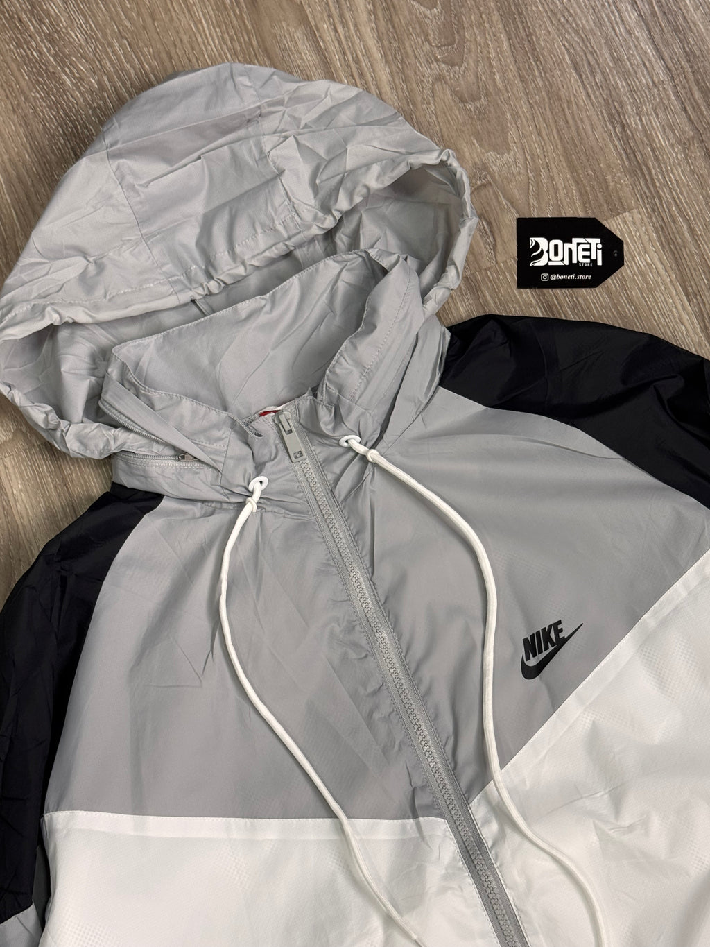 CORTA VENTO NK WINDRUNNER - BRANCO/CINZA