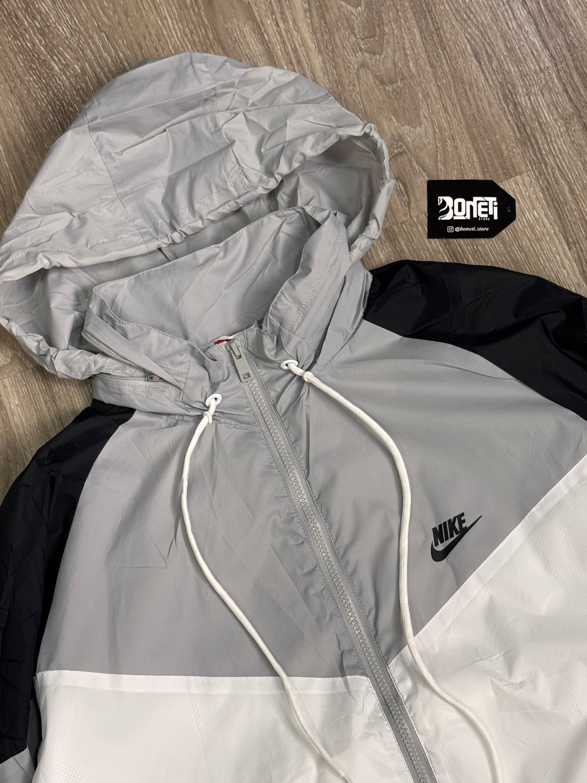 CORTA VENTO NK WINDRUNNER - BRANCO/CINZA